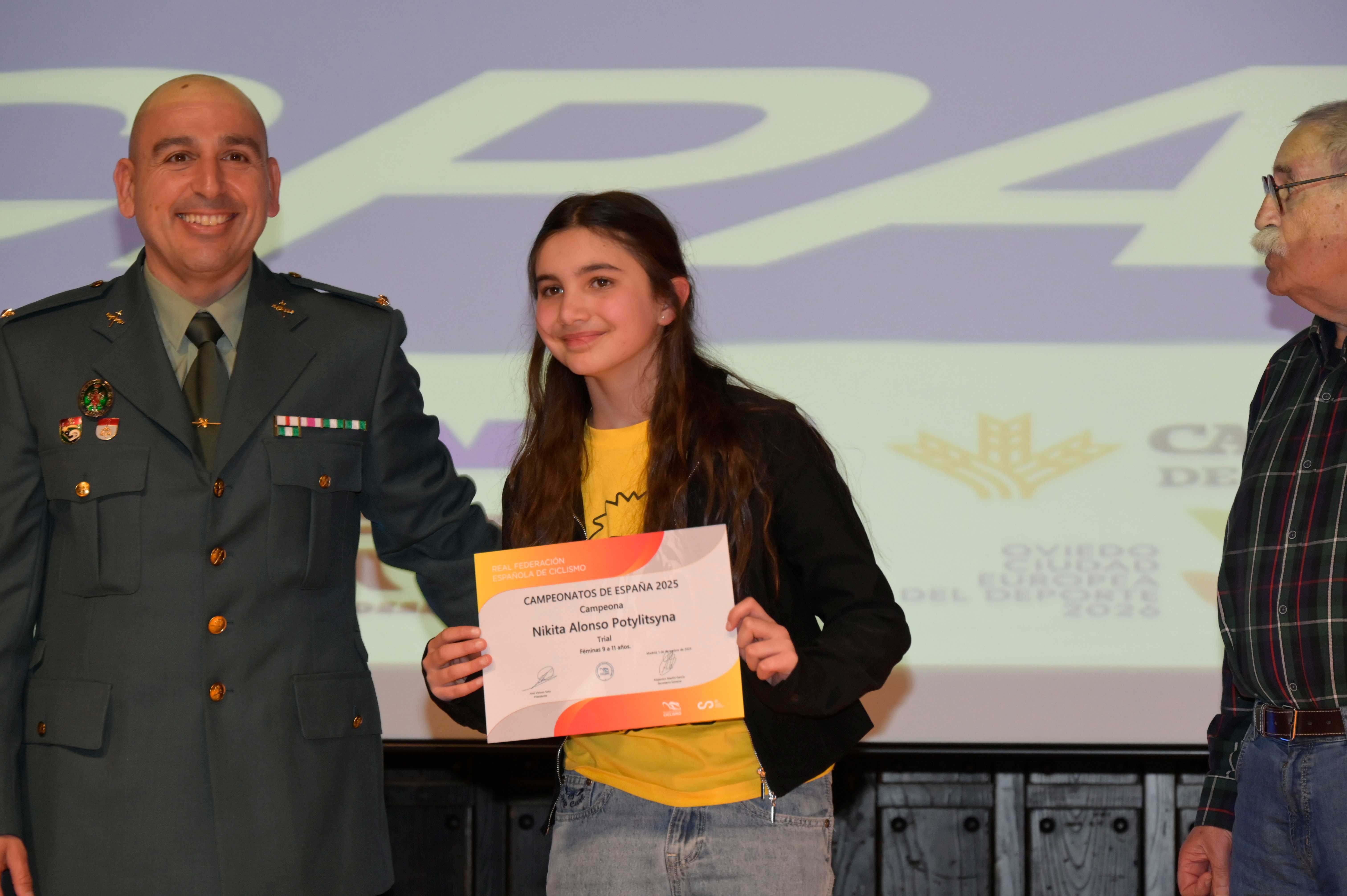 La Gala del Ciclismo Asturiano Premia la Diversidad y el Relevo Generacional en una Noche de Emociones