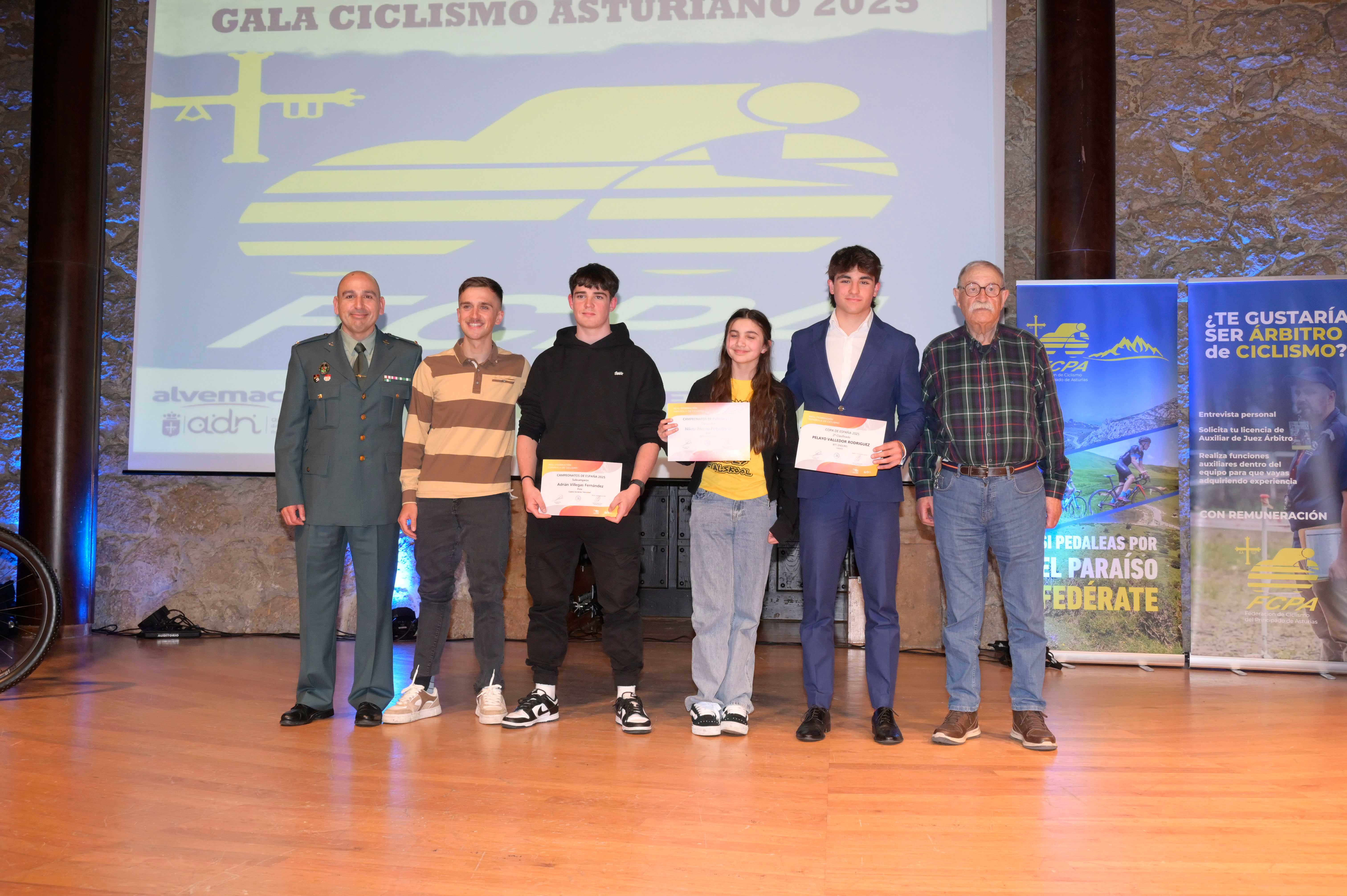 La Gala del Ciclismo Asturiano Premia la Diversidad y el Relevo Generacional en una Noche de Emociones