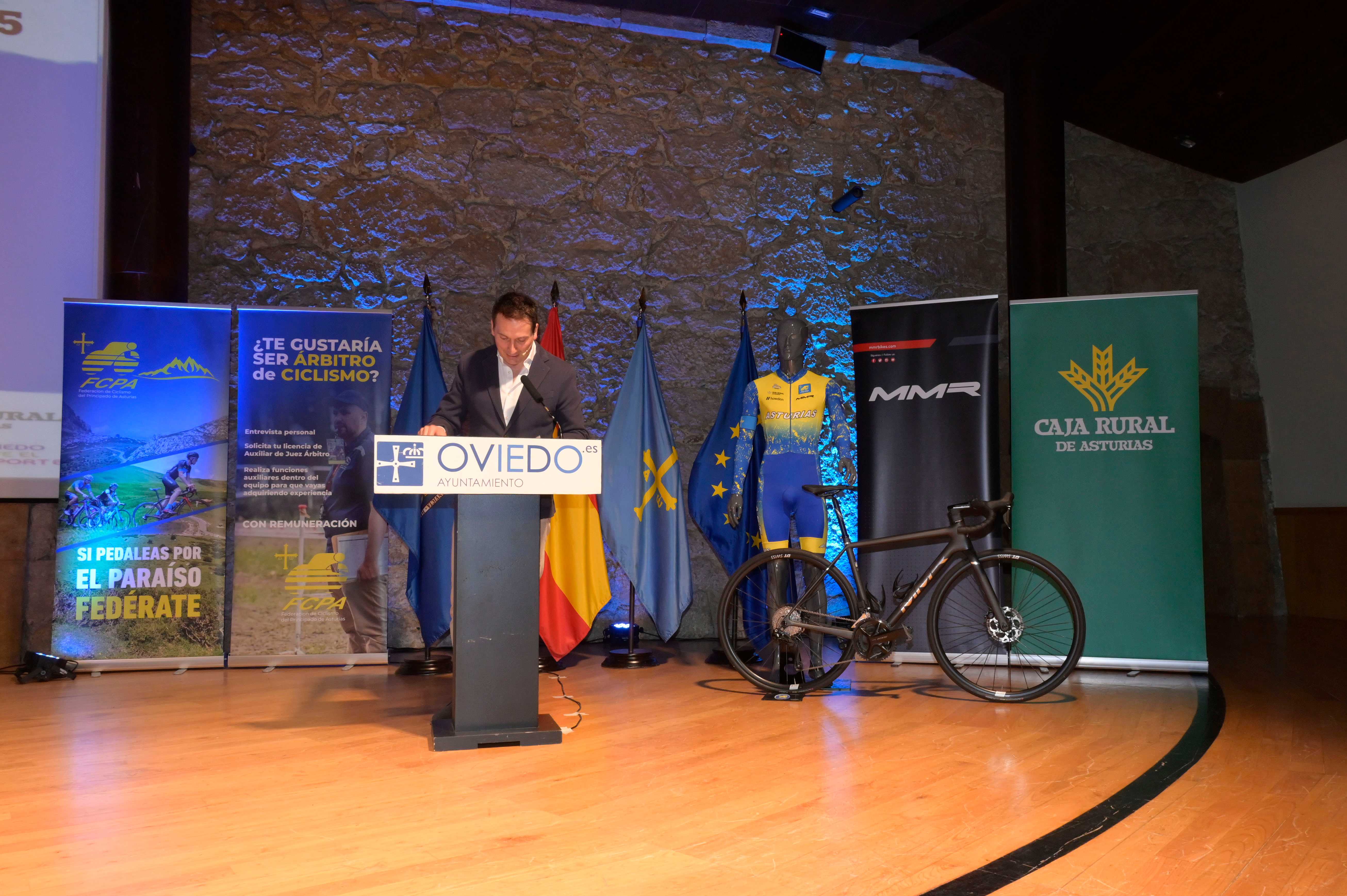 La Gala del Ciclismo Asturiano Premia la Diversidad y el Relevo Generacional en una Noche de Emociones