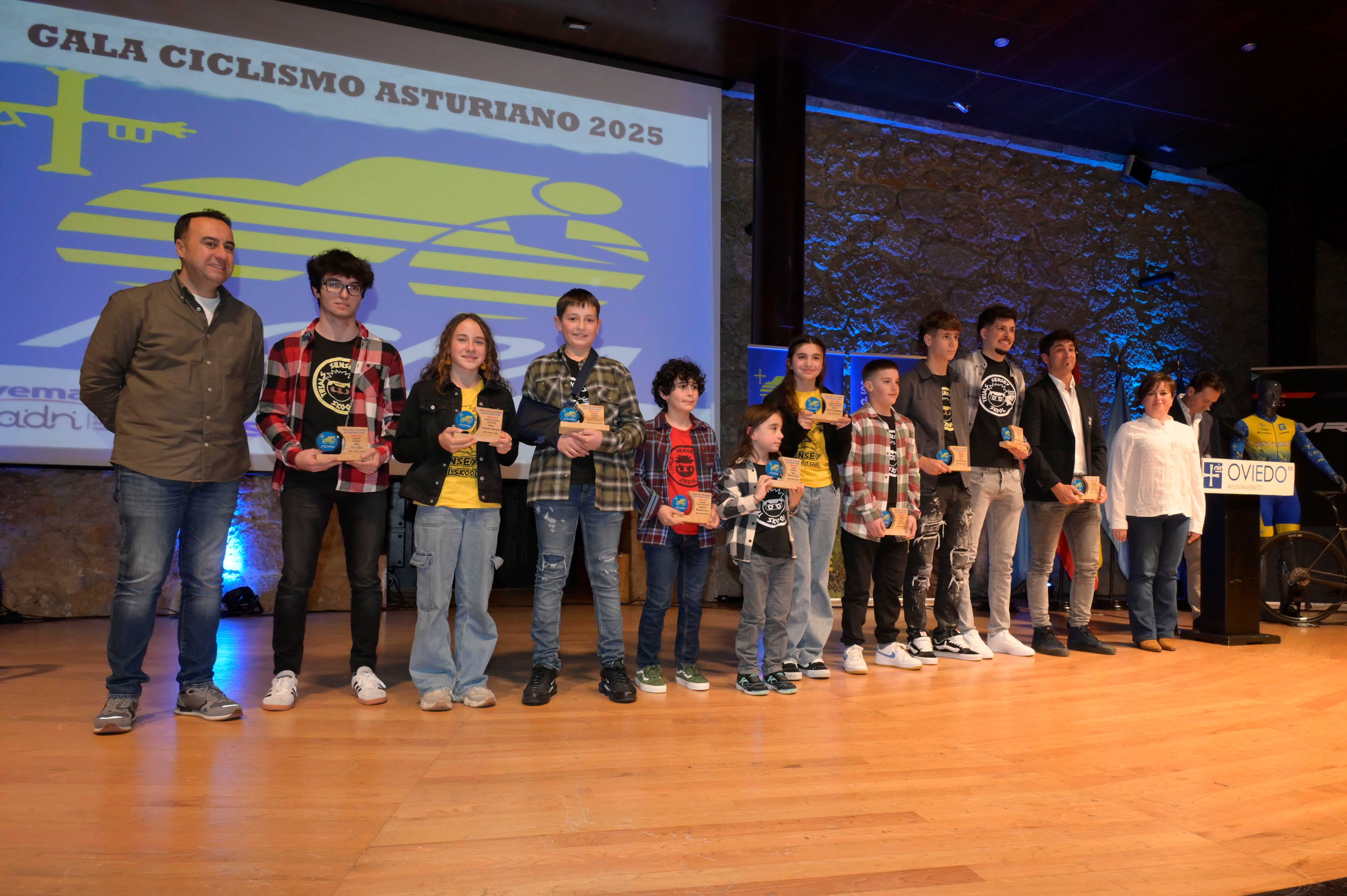 La Gala del Ciclismo Asturiano Premia la Diversidad y el Relevo Generacional en una Noche de Emociones
