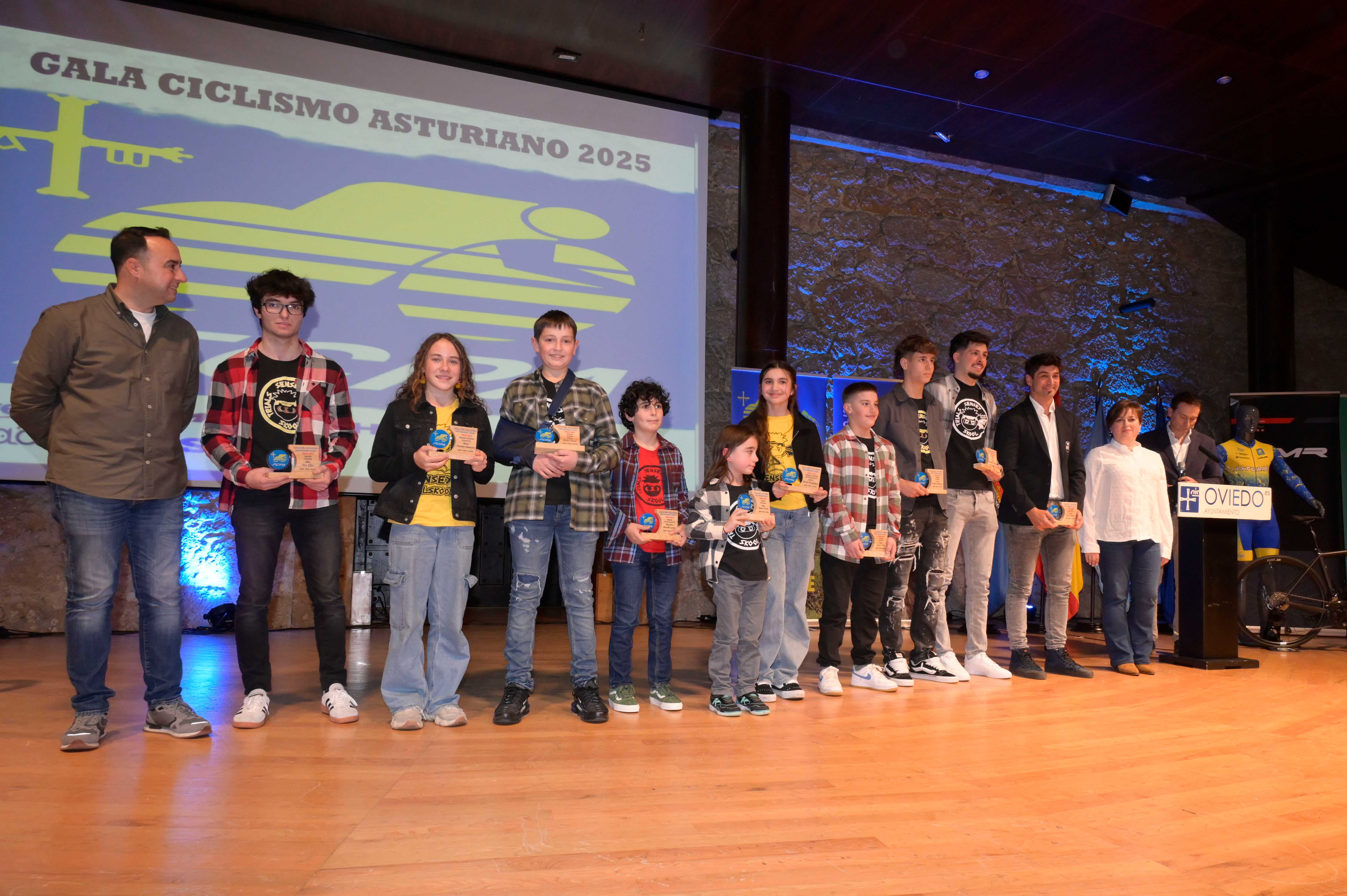 La Gala del Ciclismo Asturiano Premia la Diversidad y el Relevo Generacional en una Noche de Emociones