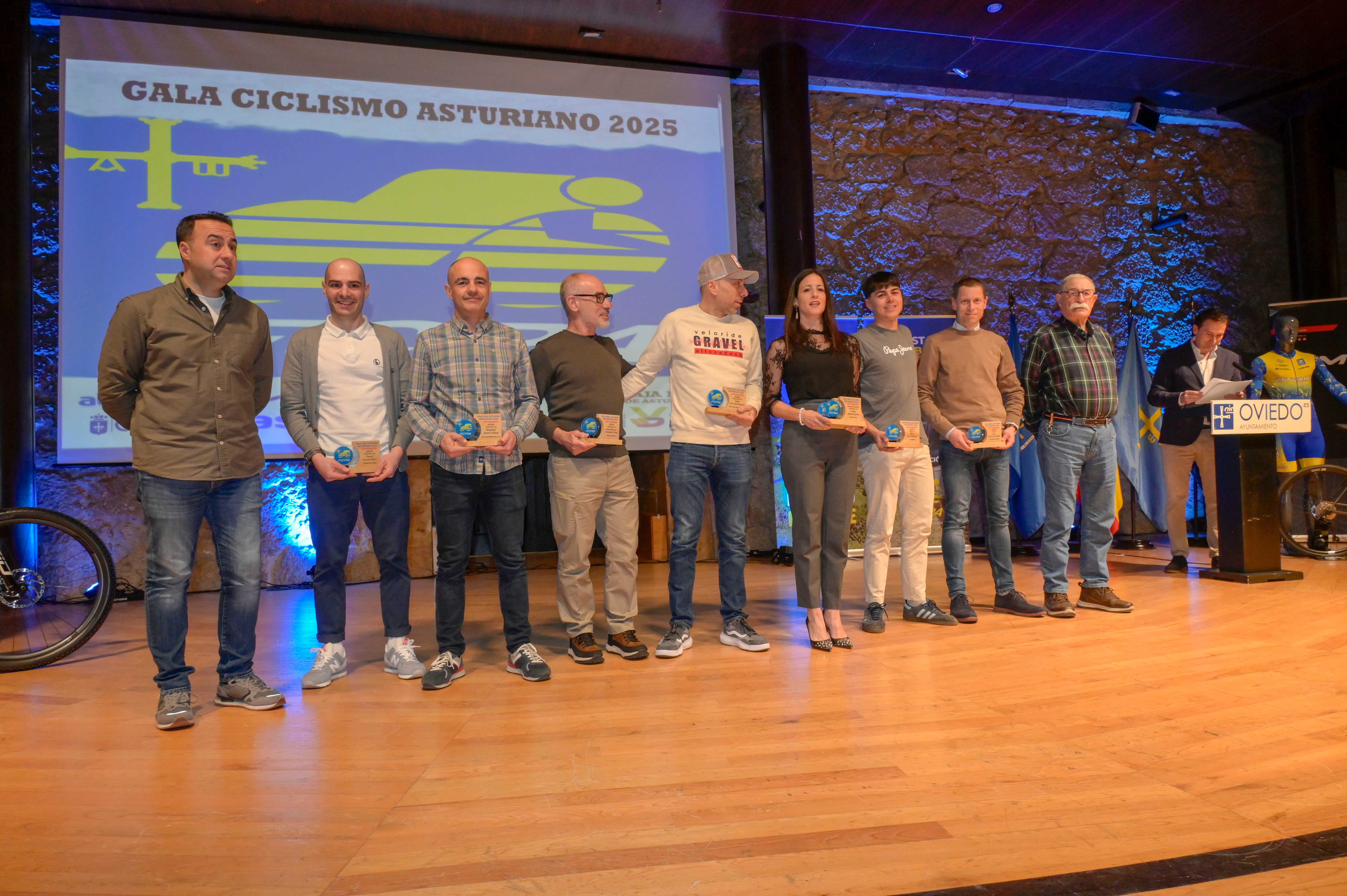La Gala del Ciclismo Asturiano Premia la Diversidad y el Relevo Generacional en una Noche de Emociones