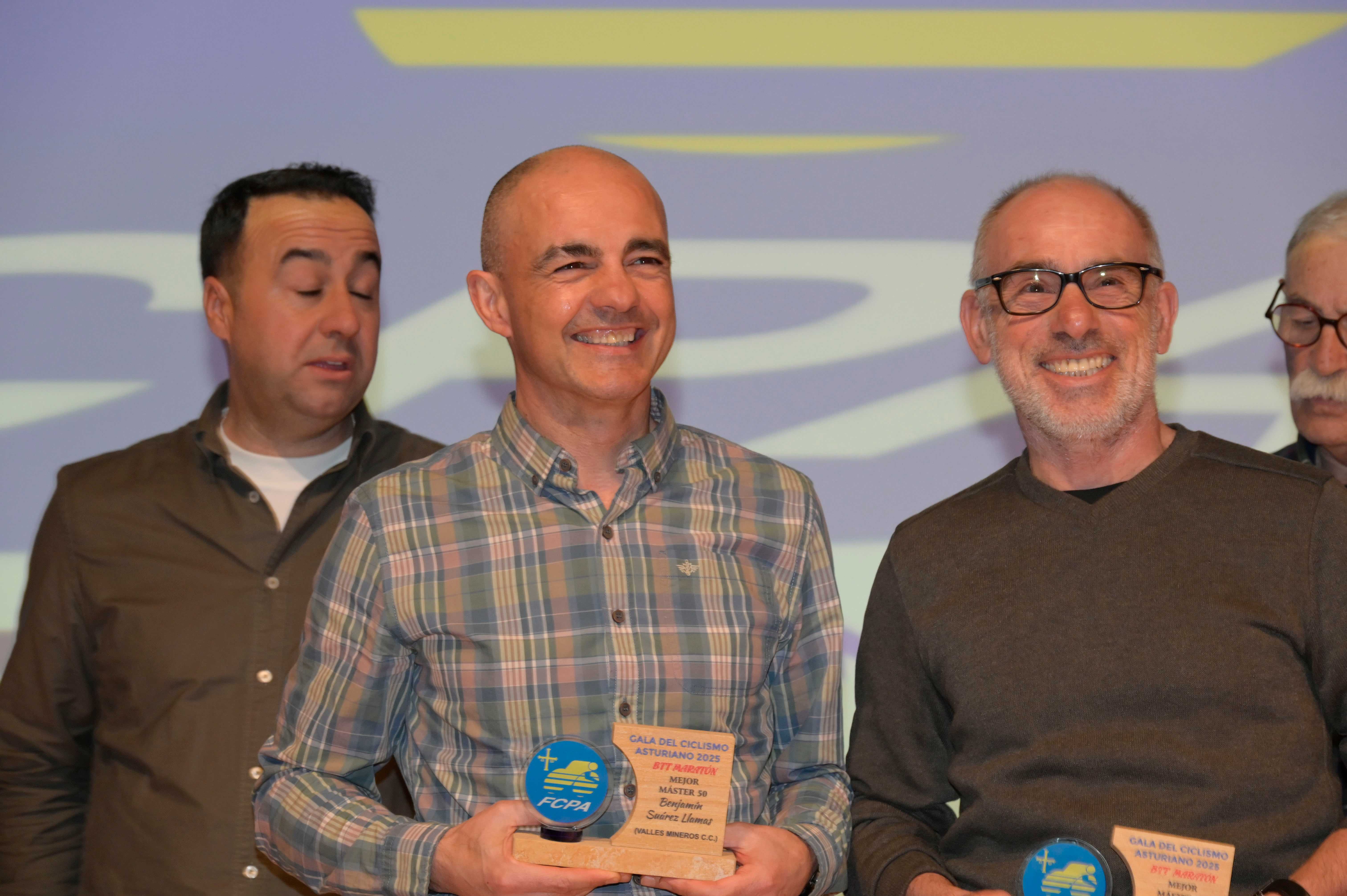 La Gala del Ciclismo Asturiano Premia la Diversidad y el Relevo Generacional en una Noche de Emociones