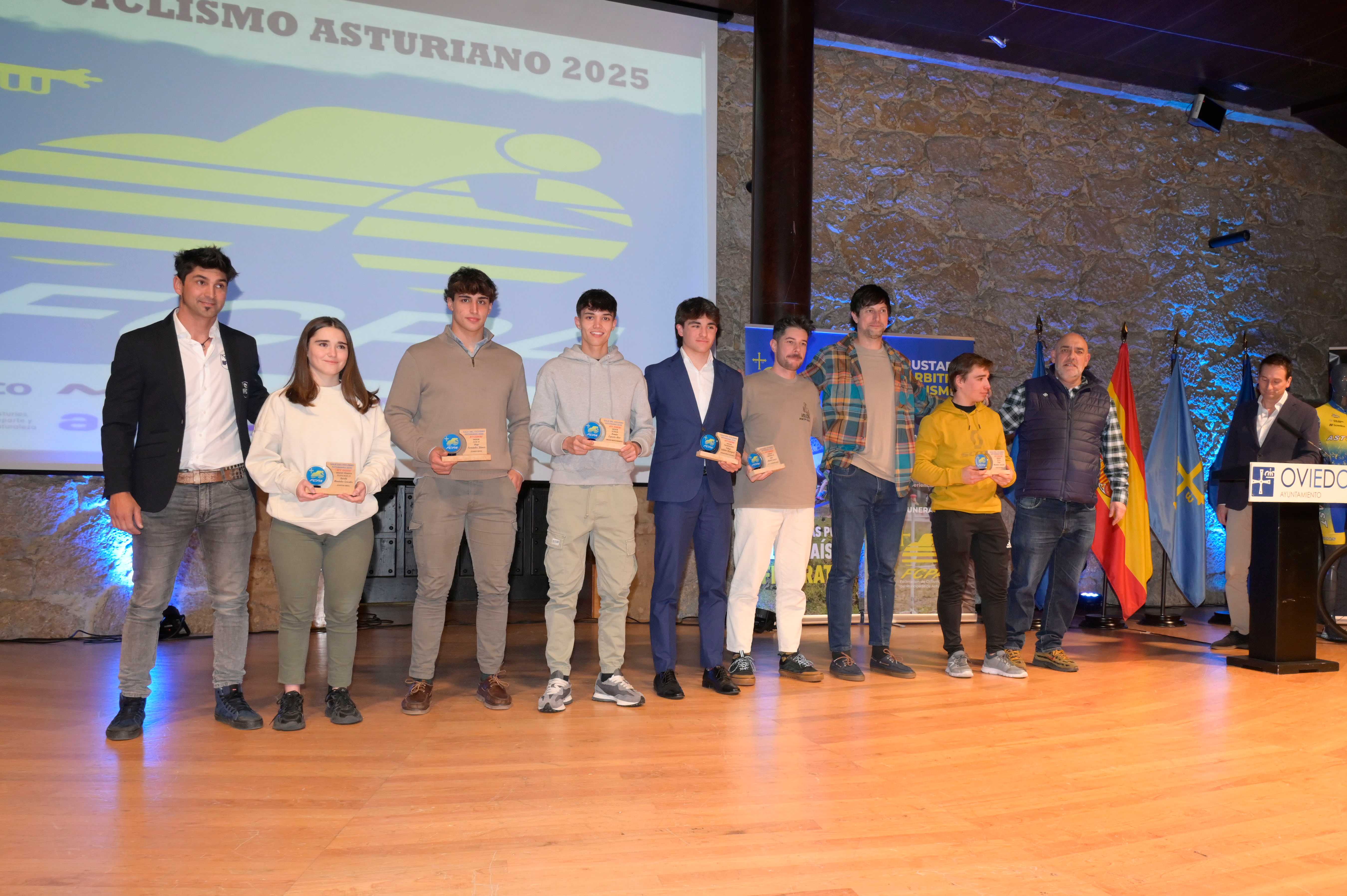 La Gala del Ciclismo Asturiano Premia la Diversidad y el Relevo Generacional en una Noche de Emociones
