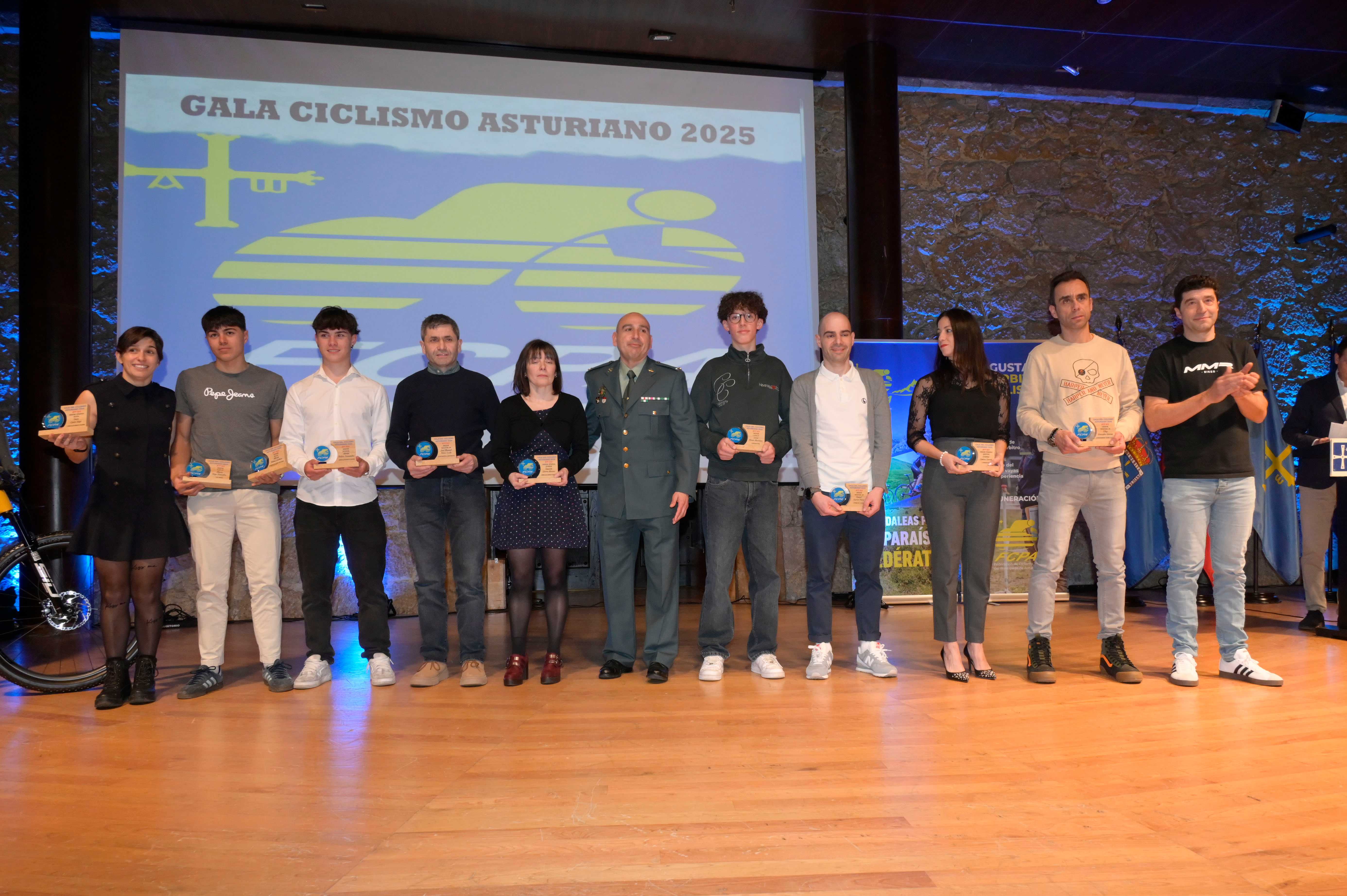 La Gala del Ciclismo Asturiano Premia la Diversidad y el Relevo Generacional en una Noche de Emociones