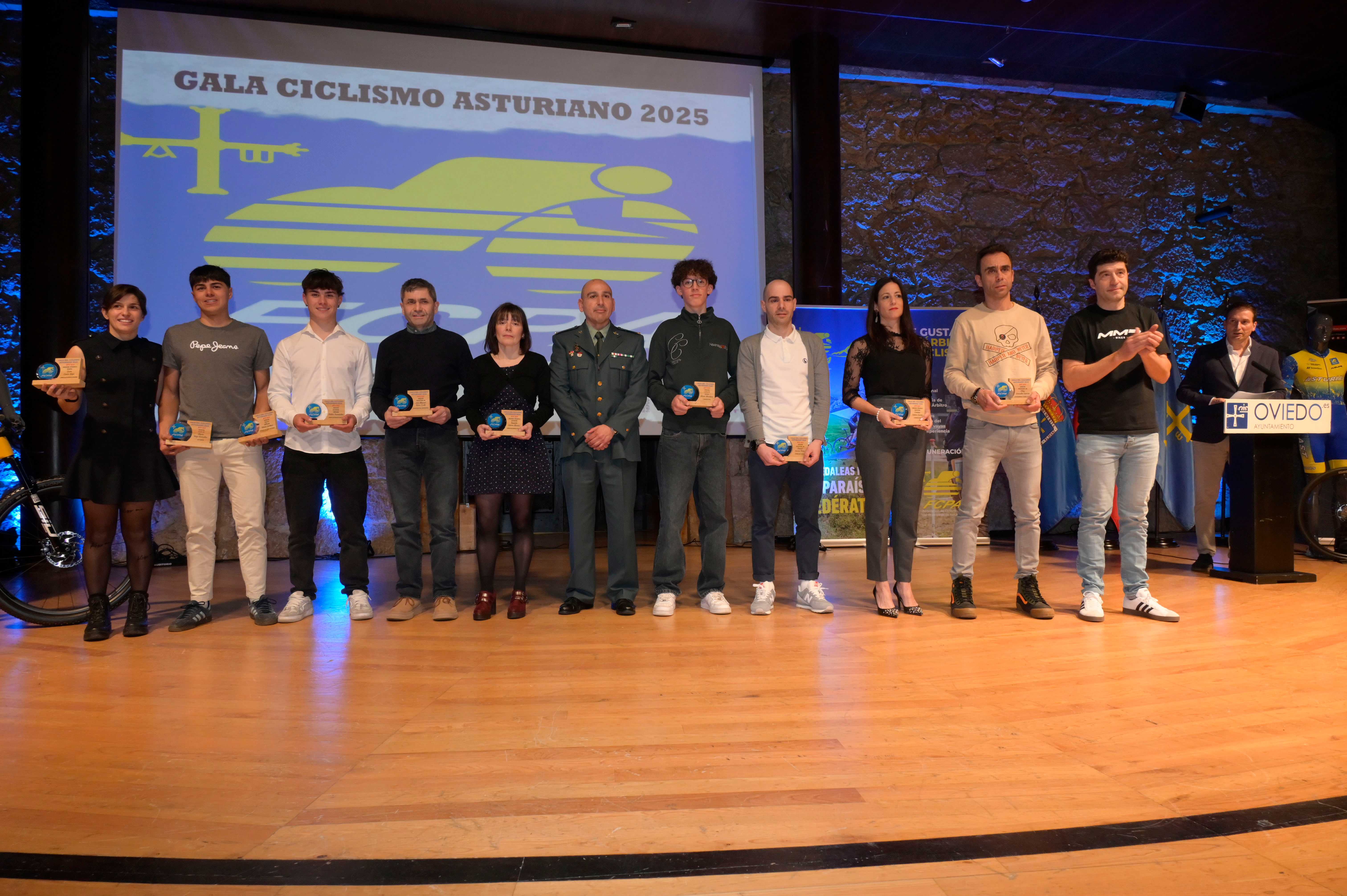 La Gala del Ciclismo Asturiano Premia la Diversidad y el Relevo Generacional en una Noche de Emociones