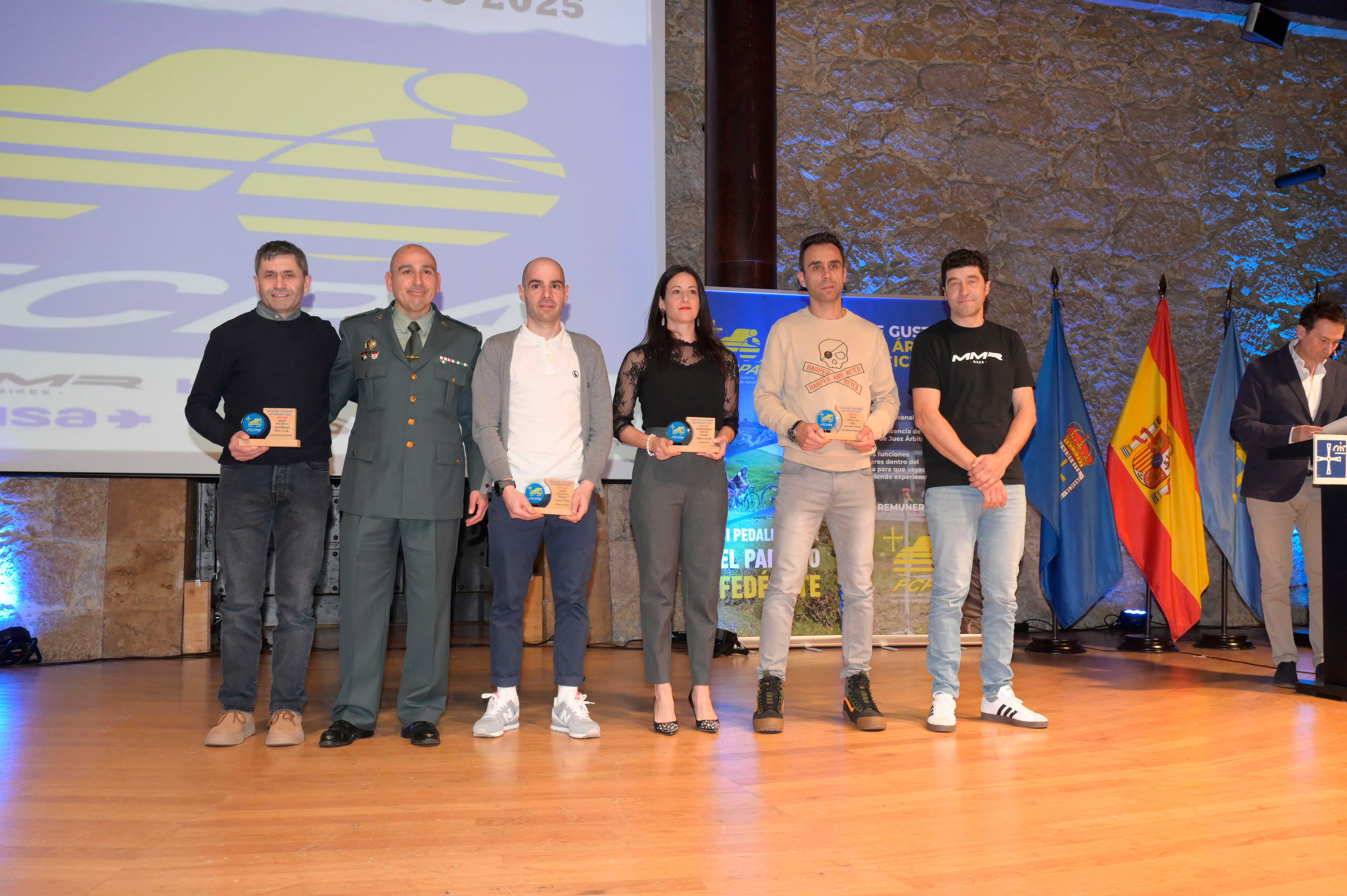 La Gala del Ciclismo Asturiano Premia la Diversidad y el Relevo Generacional en una Noche de Emociones