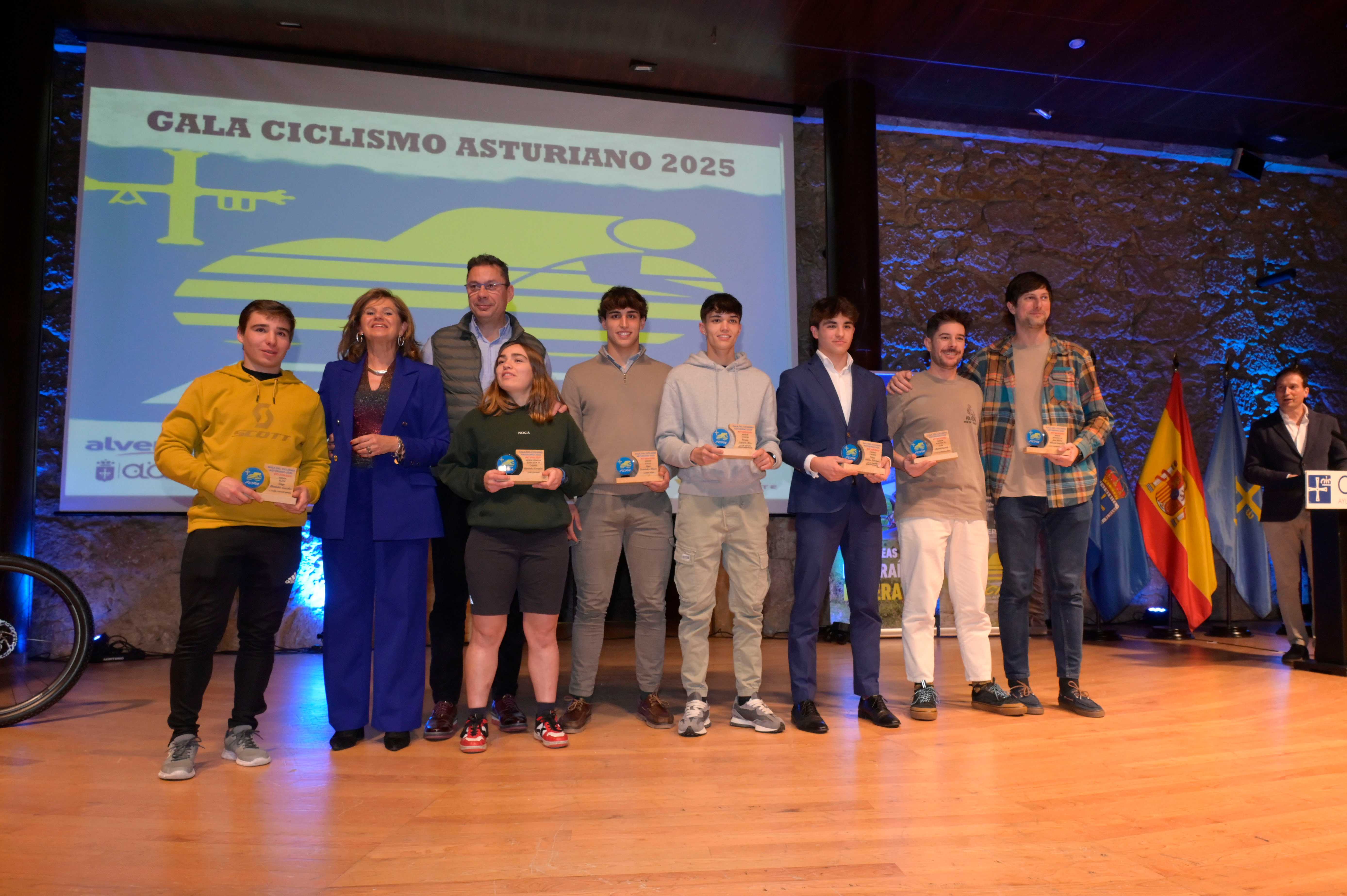 La Gala del Ciclismo Asturiano Premia la Diversidad y el Relevo Generacional en una Noche de Emociones