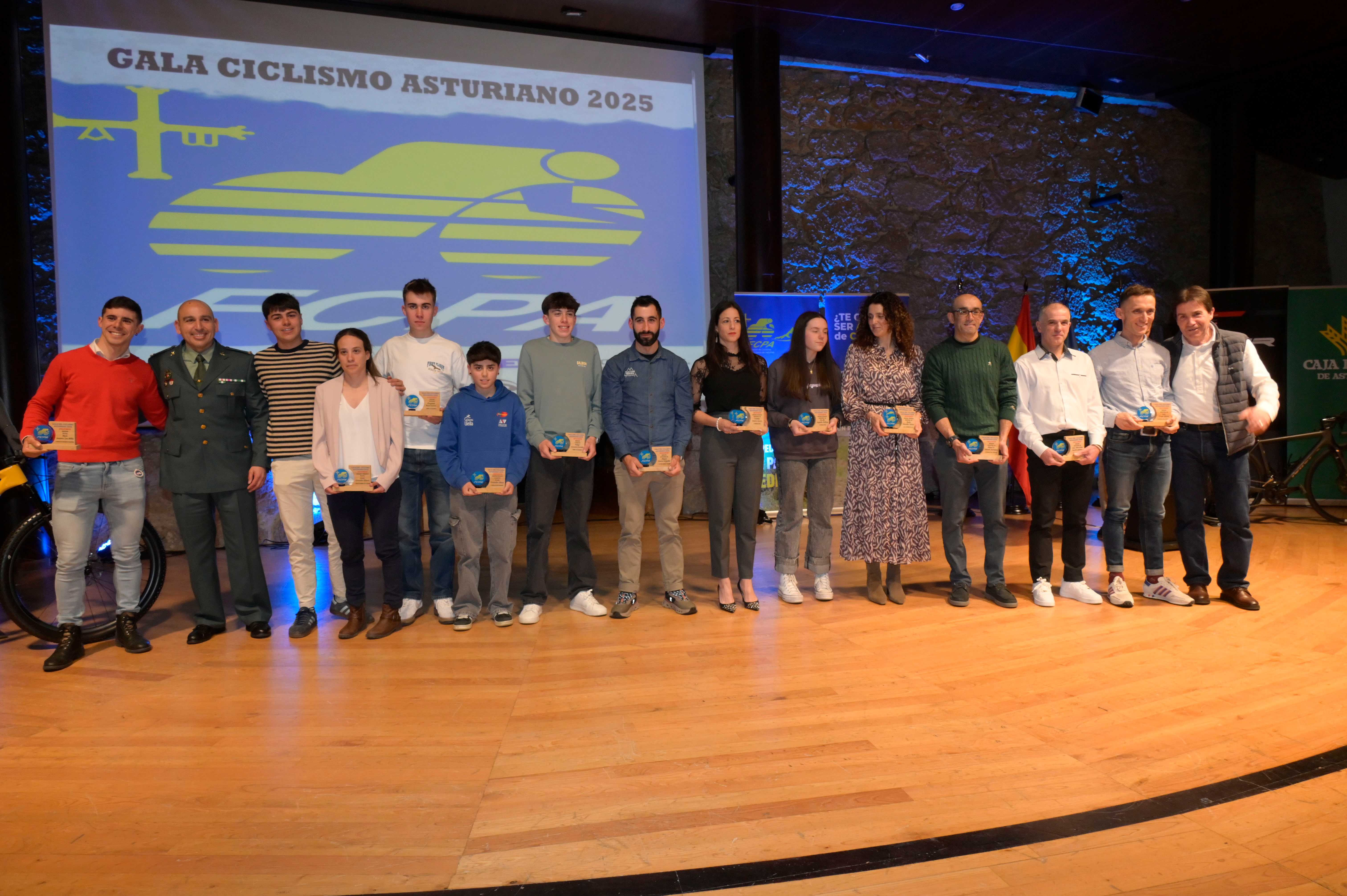 La Gala del Ciclismo Asturiano Premia la Diversidad y el Relevo Generacional en una Noche de Emociones