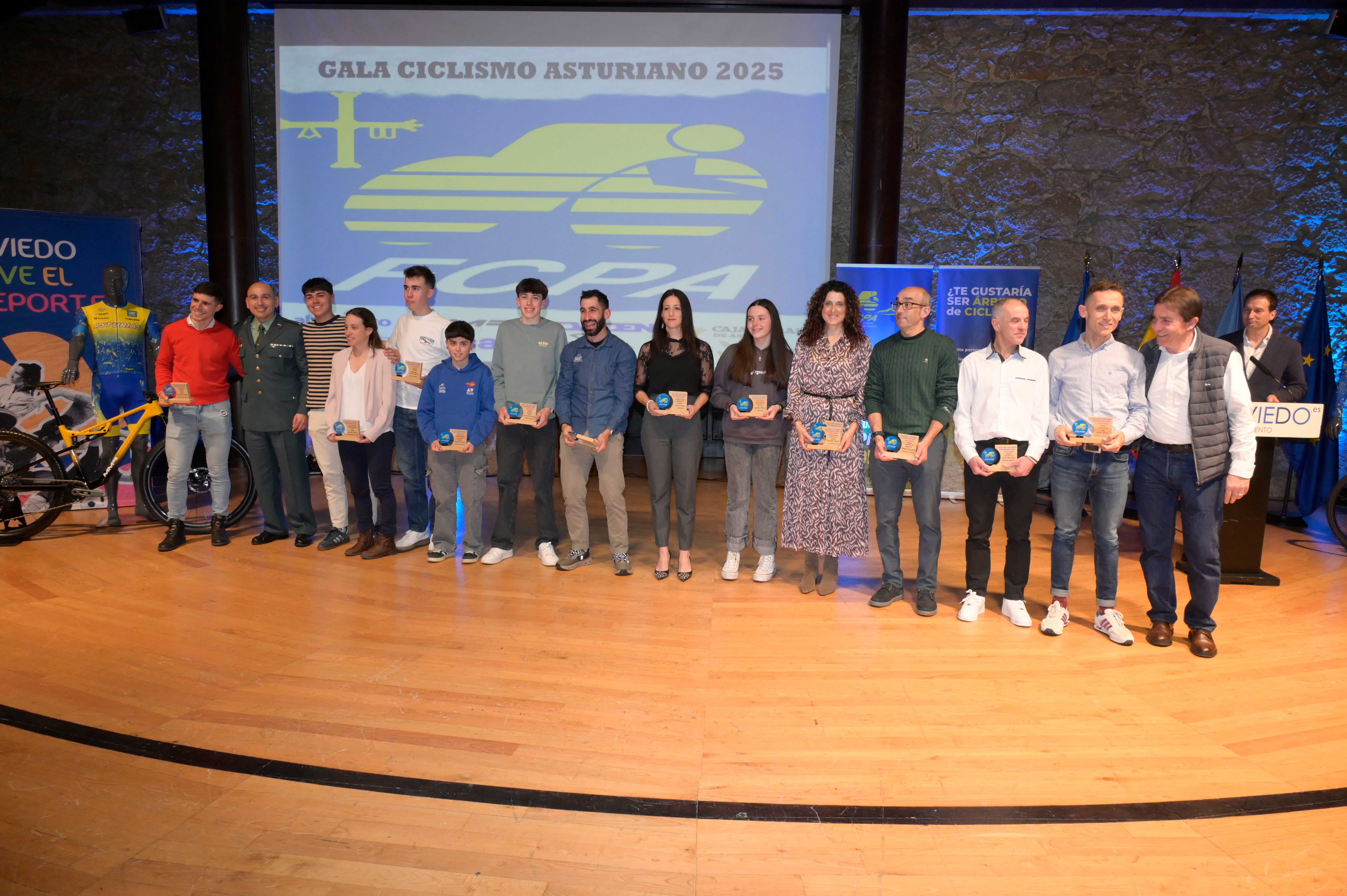 La Gala del Ciclismo Asturiano Premia la Diversidad y el Relevo Generacional en una Noche de Emociones