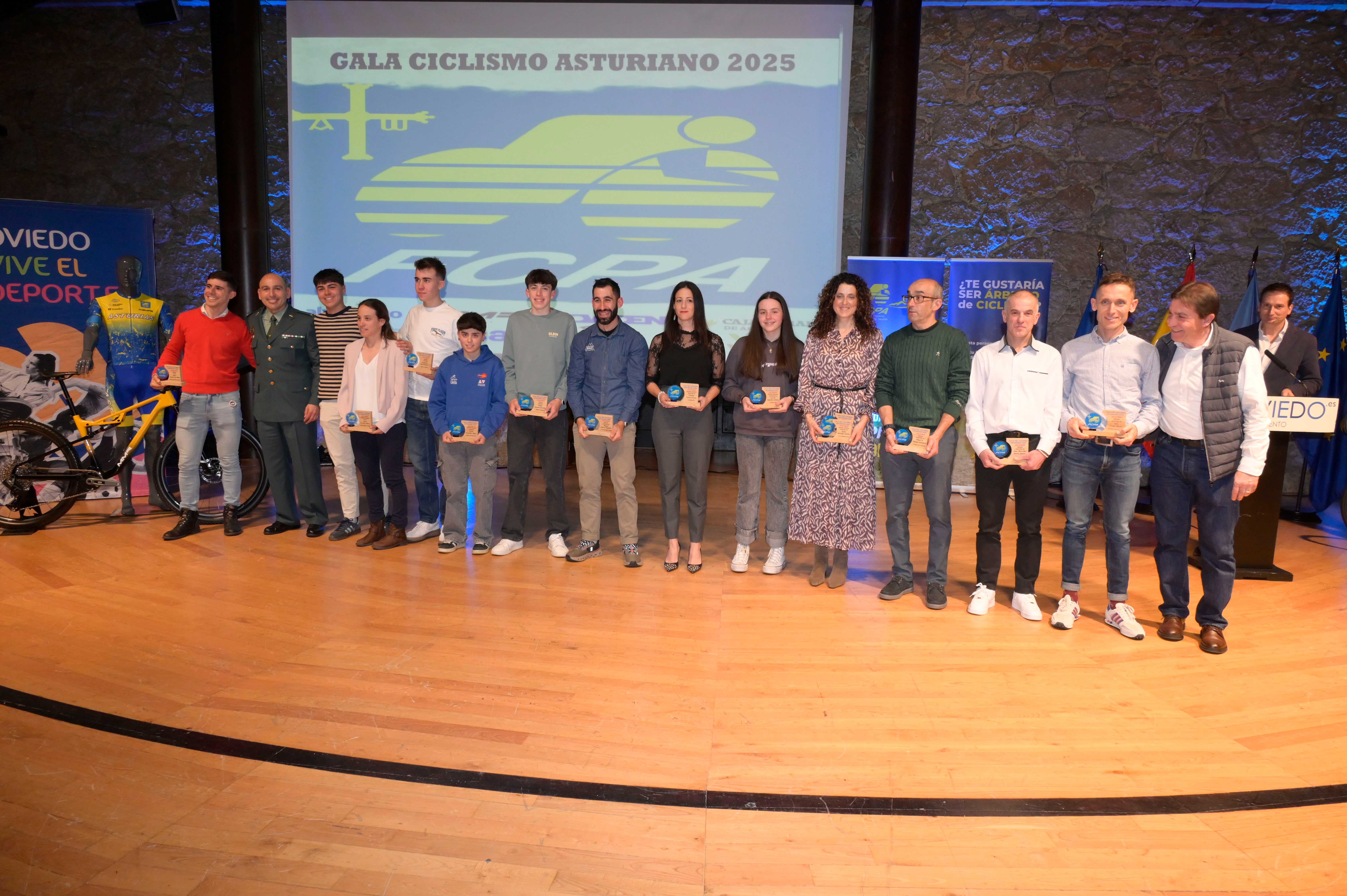 La Gala del Ciclismo Asturiano Premia la Diversidad y el Relevo Generacional en una Noche de Emociones