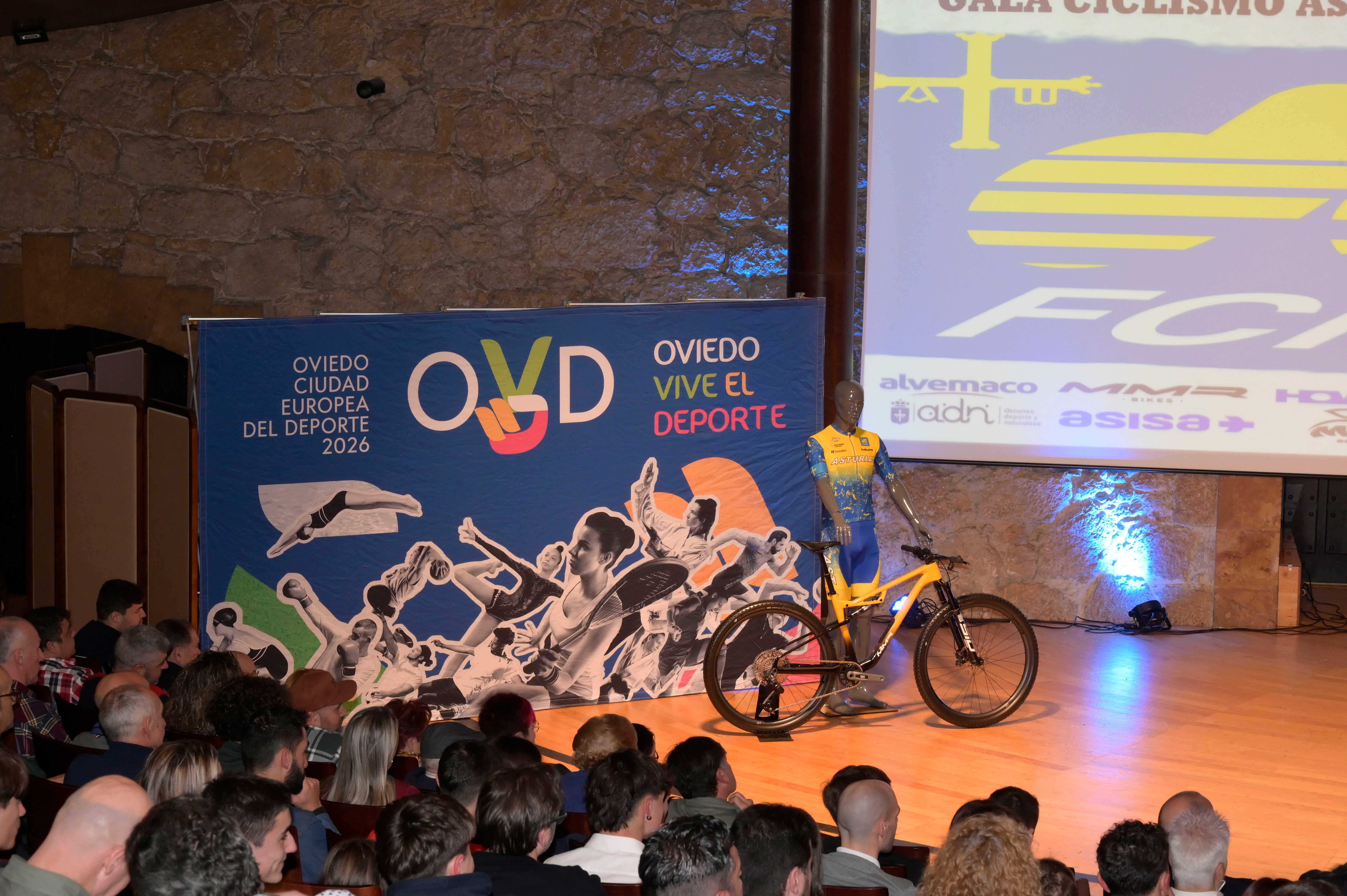 La Gala del Ciclismo Asturiano Premia la Diversidad y el Relevo Generacional en una Noche de Emociones