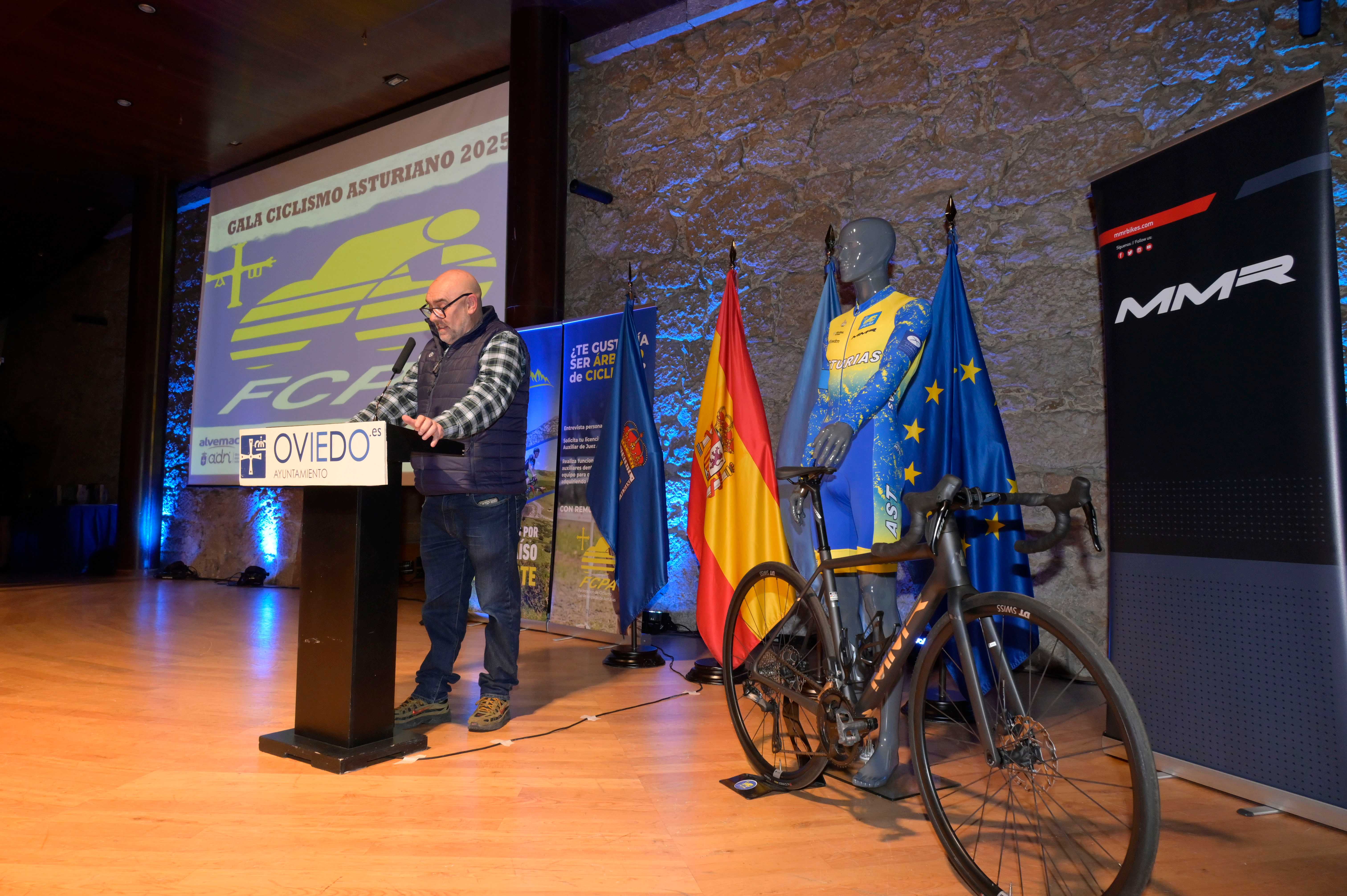 La Gala del Ciclismo Asturiano Premia la Diversidad y el Relevo Generacional en una Noche de Emociones