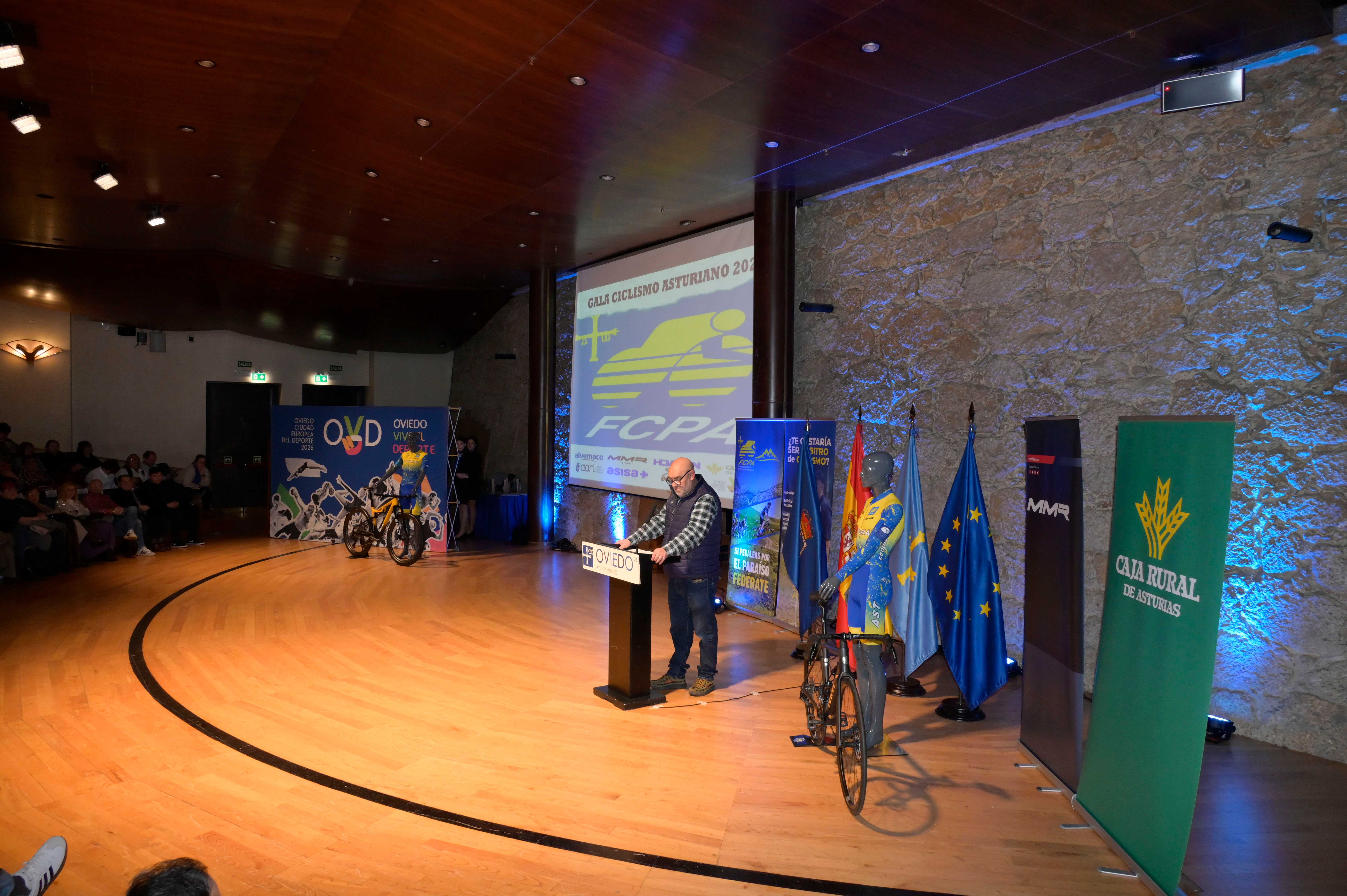 La Gala del Ciclismo Asturiano Premia la Diversidad y el Relevo Generacional en una Noche de Emociones