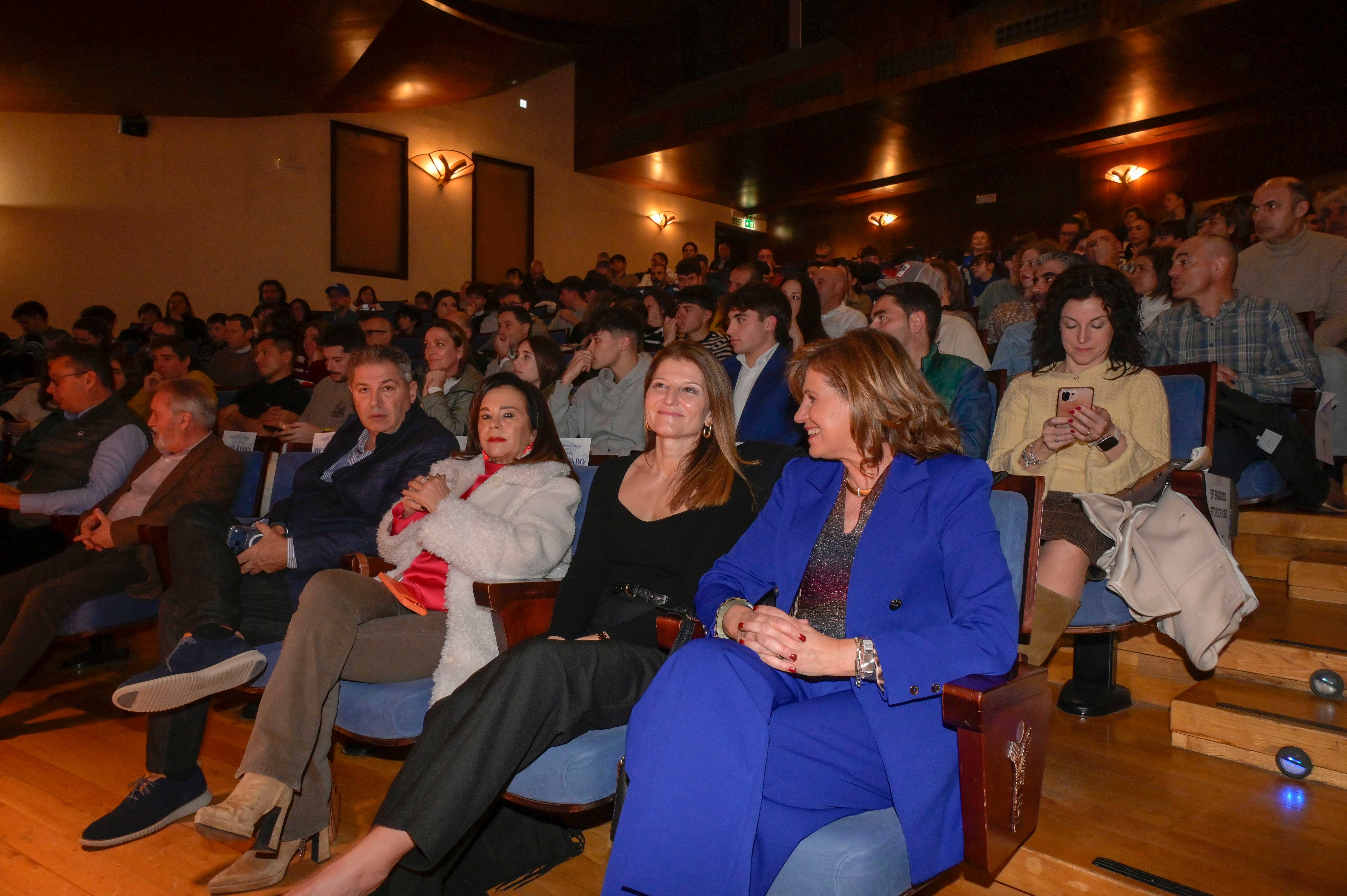 La Gala del Ciclismo Asturiano Premia la Diversidad y el Relevo Generacional en una Noche de Emociones