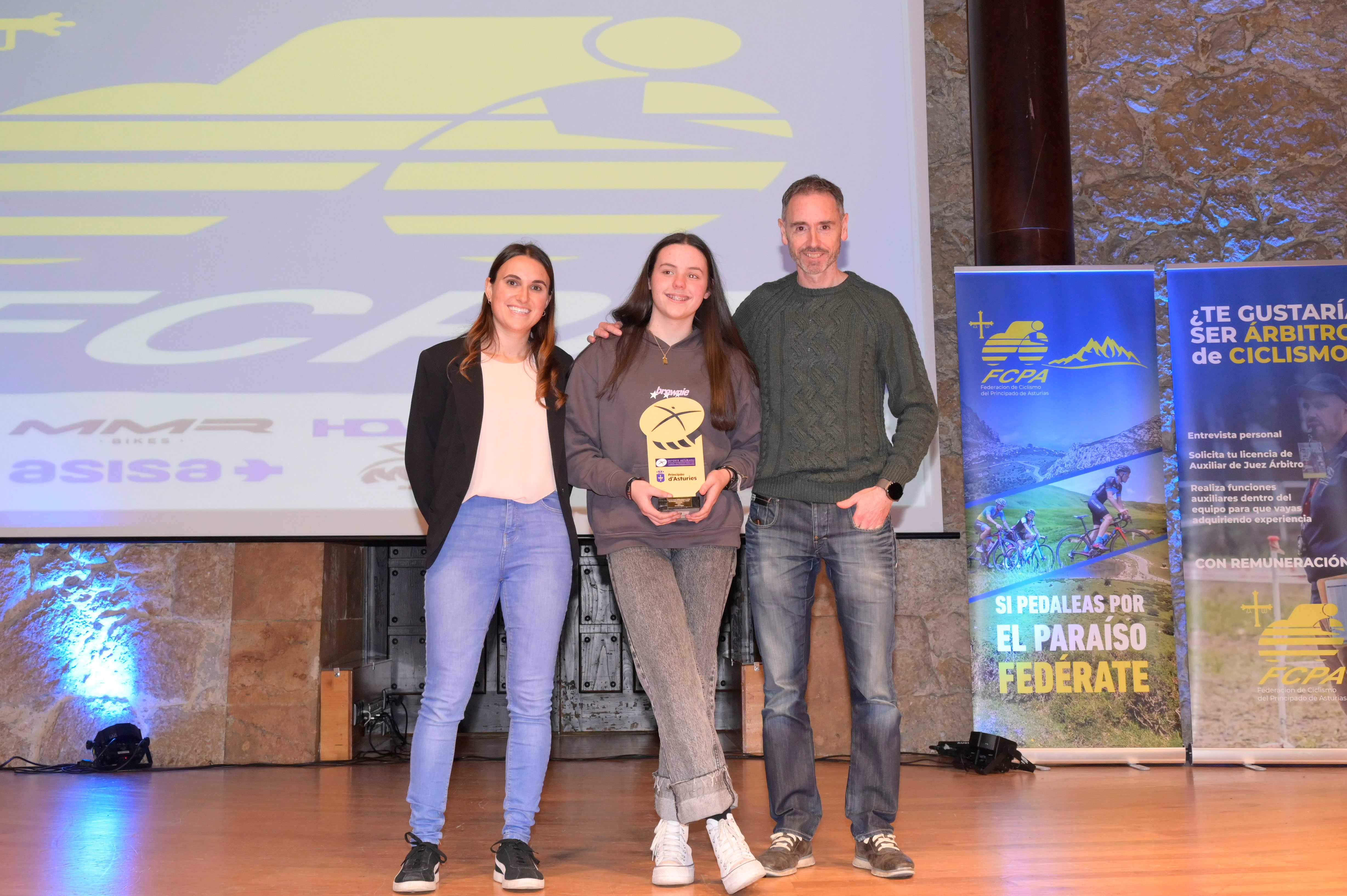 La Gala del Ciclismo Asturiano Premia la Diversidad y el Relevo Generacional en una Noche de Emociones