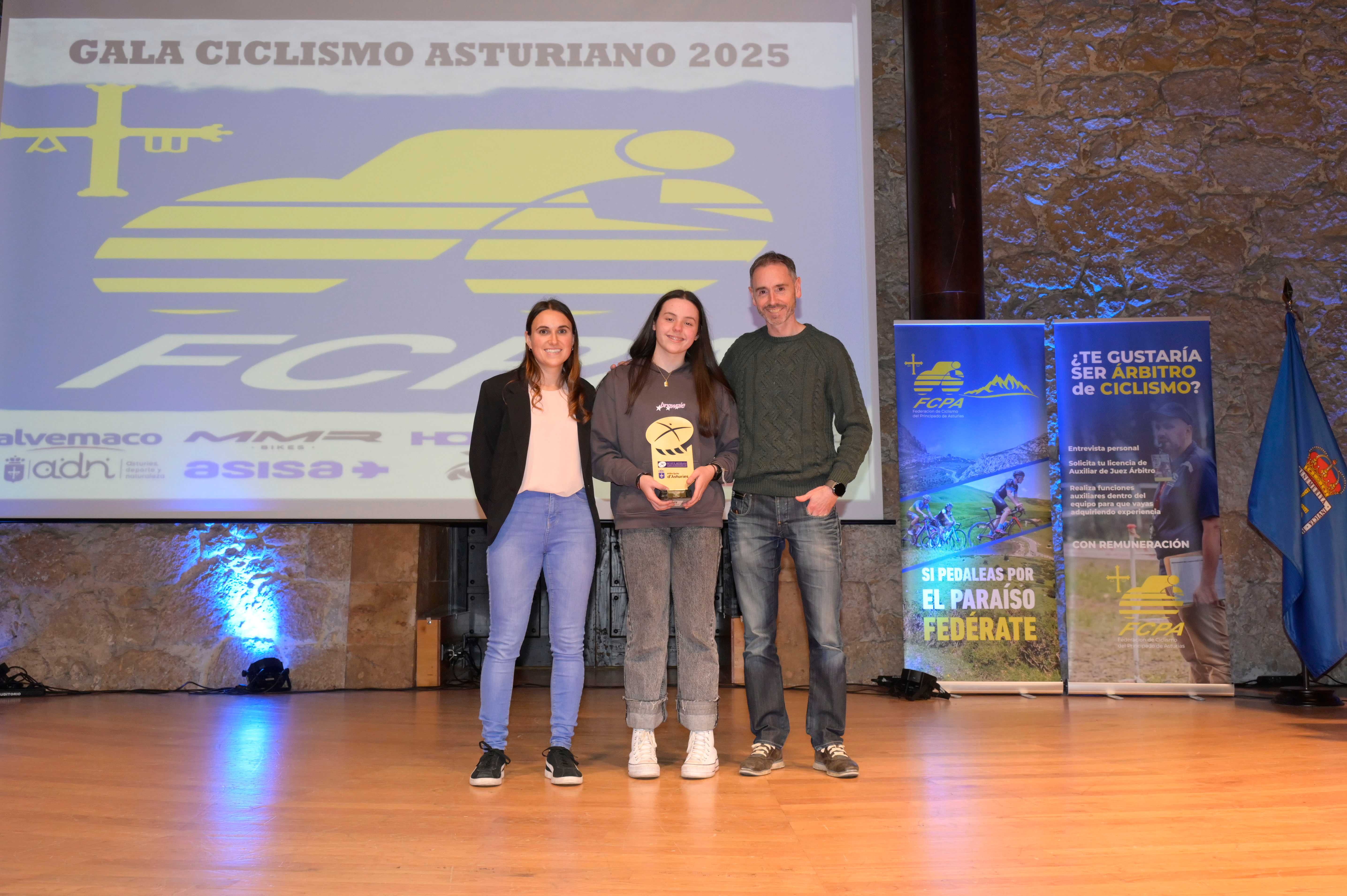 La Gala del Ciclismo Asturiano Premia la Diversidad y el Relevo Generacional en una Noche de Emociones