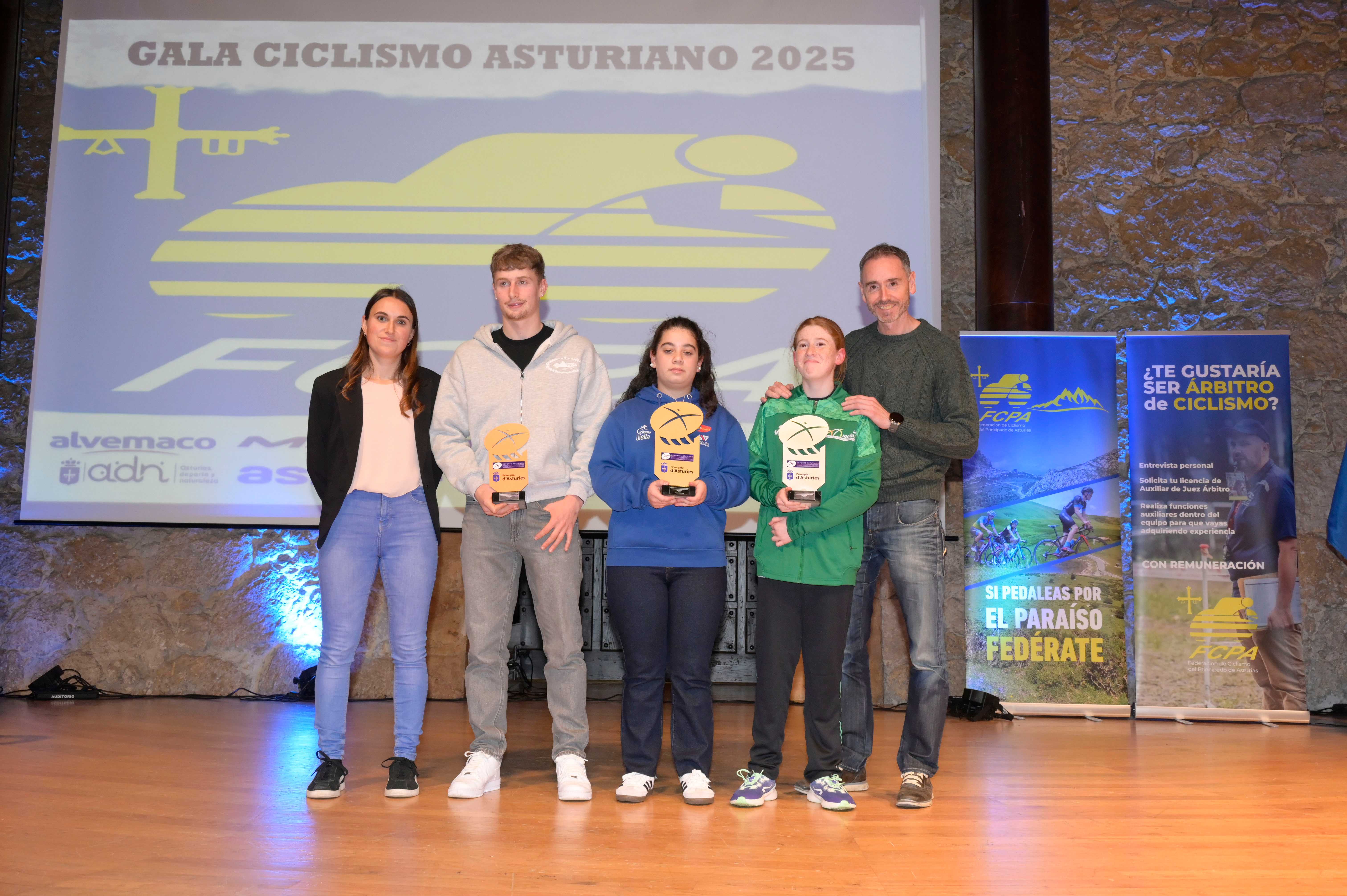 La Gala del Ciclismo Asturiano Premia la Diversidad y el Relevo Generacional en una Noche de Emociones