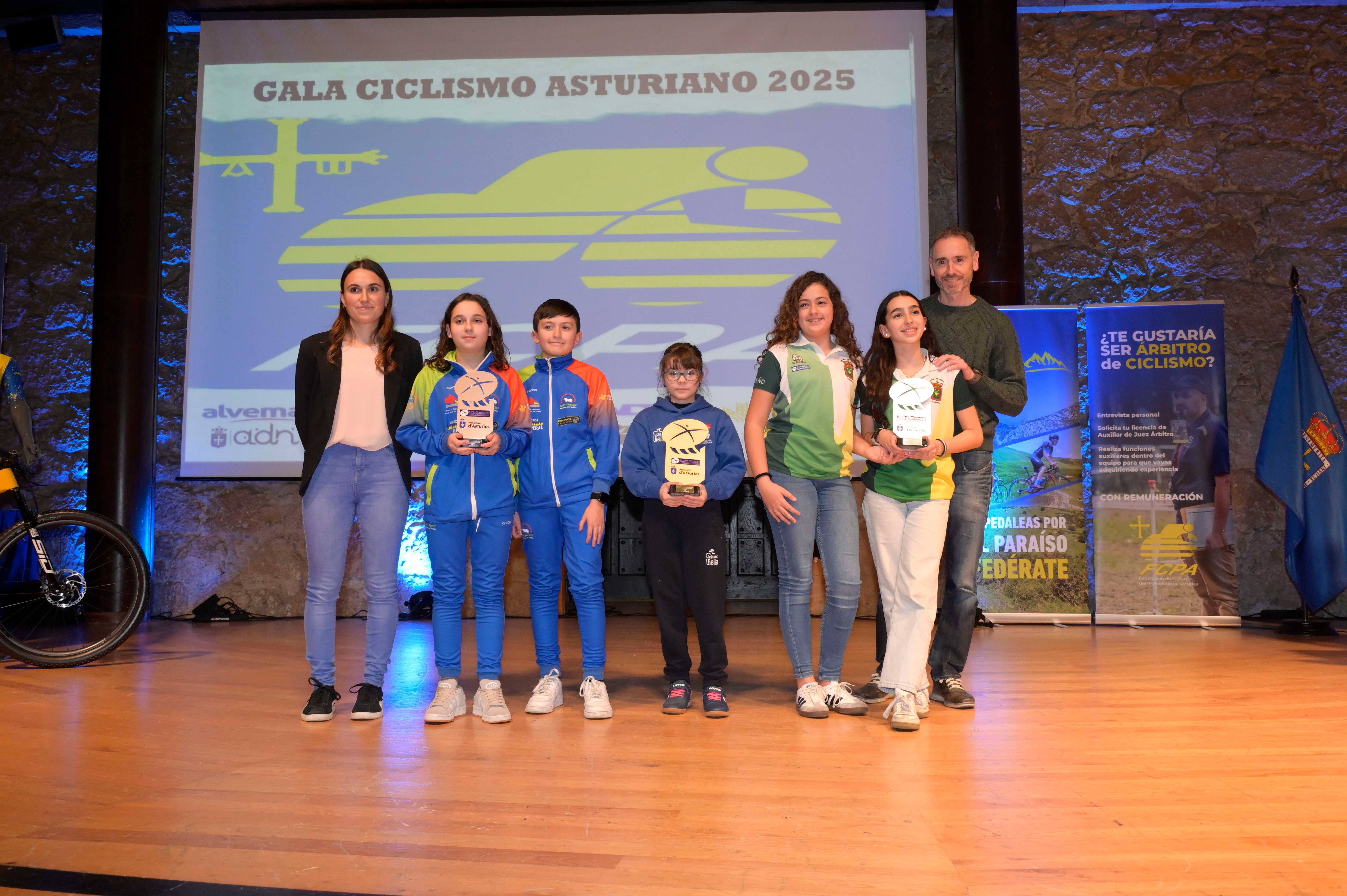 La Gala del Ciclismo Asturiano Premia la Diversidad y el Relevo Generacional en una Noche de Emociones