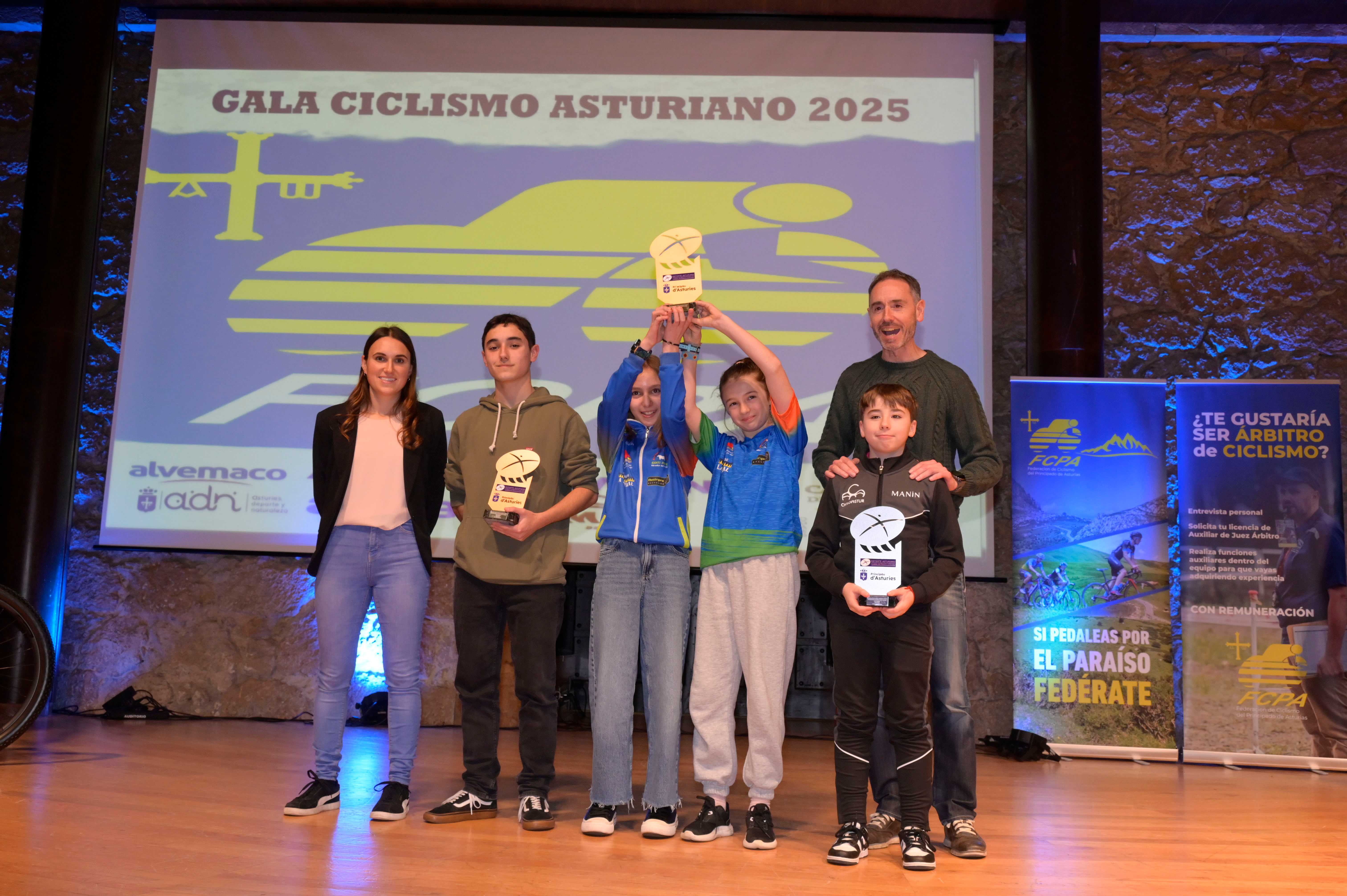 La Gala del Ciclismo Asturiano Premia la Diversidad y el Relevo Generacional en una Noche de Emociones