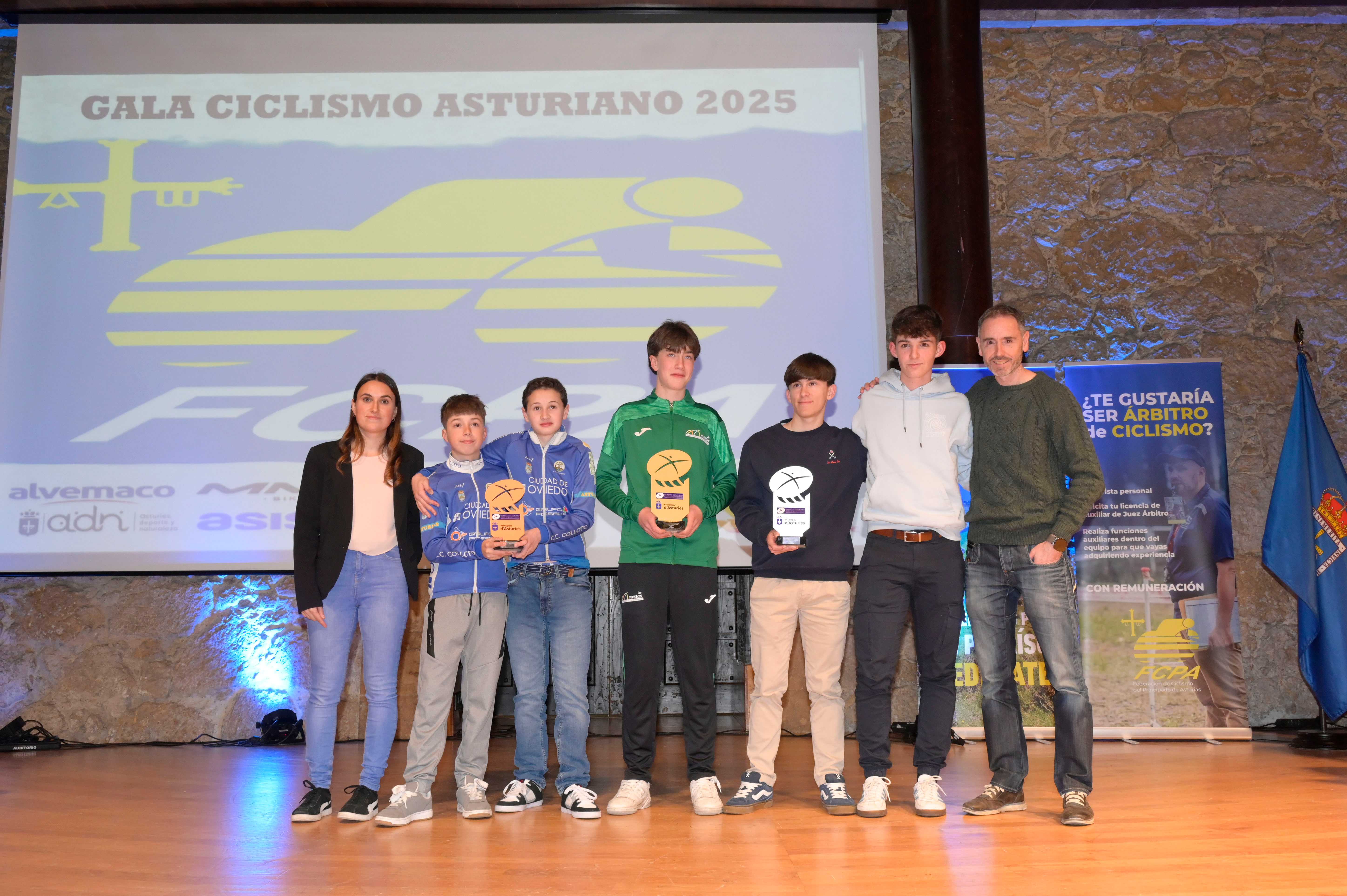 La Gala del Ciclismo Asturiano Premia la Diversidad y el Relevo Generacional en una Noche de Emociones