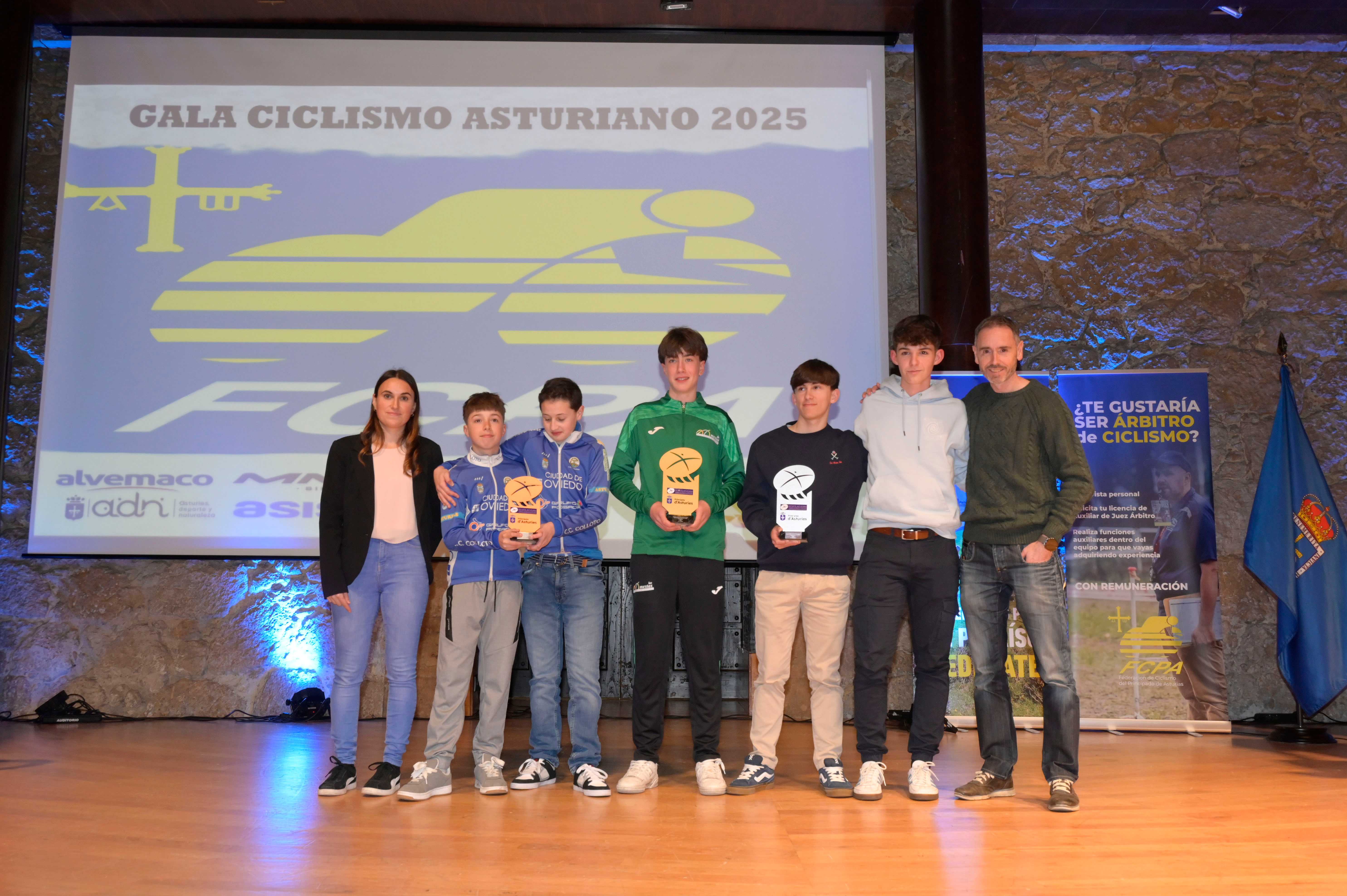 La Gala del Ciclismo Asturiano Premia la Diversidad y el Relevo Generacional en una Noche de Emociones