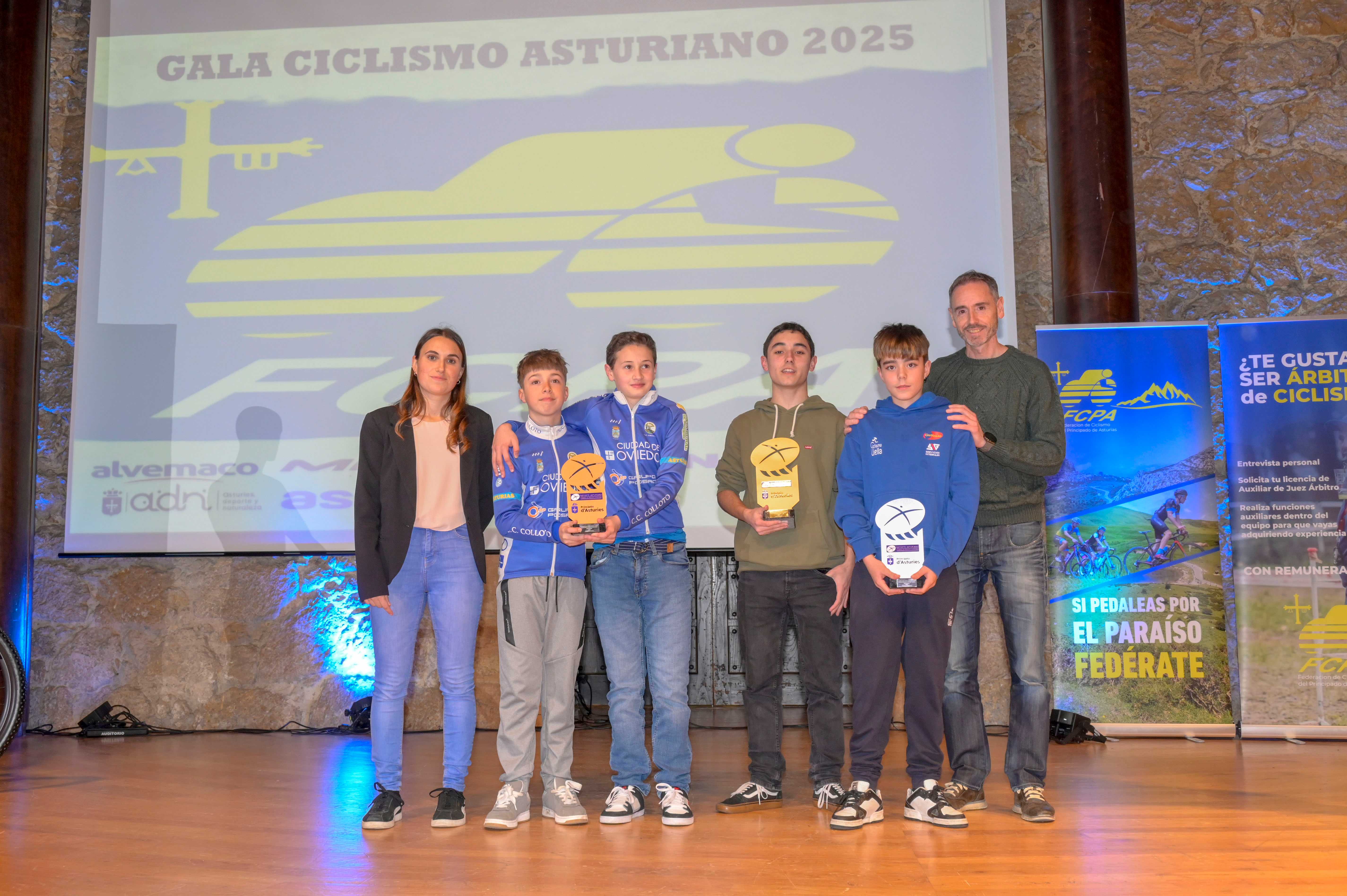 La Gala del Ciclismo Asturiano Premia la Diversidad y el Relevo Generacional en una Noche de Emociones