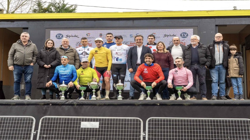 Jose-Antonio-Granda-gana-en-solitario-el-Gran-Premio-Ayuntamiento-de-Camargo