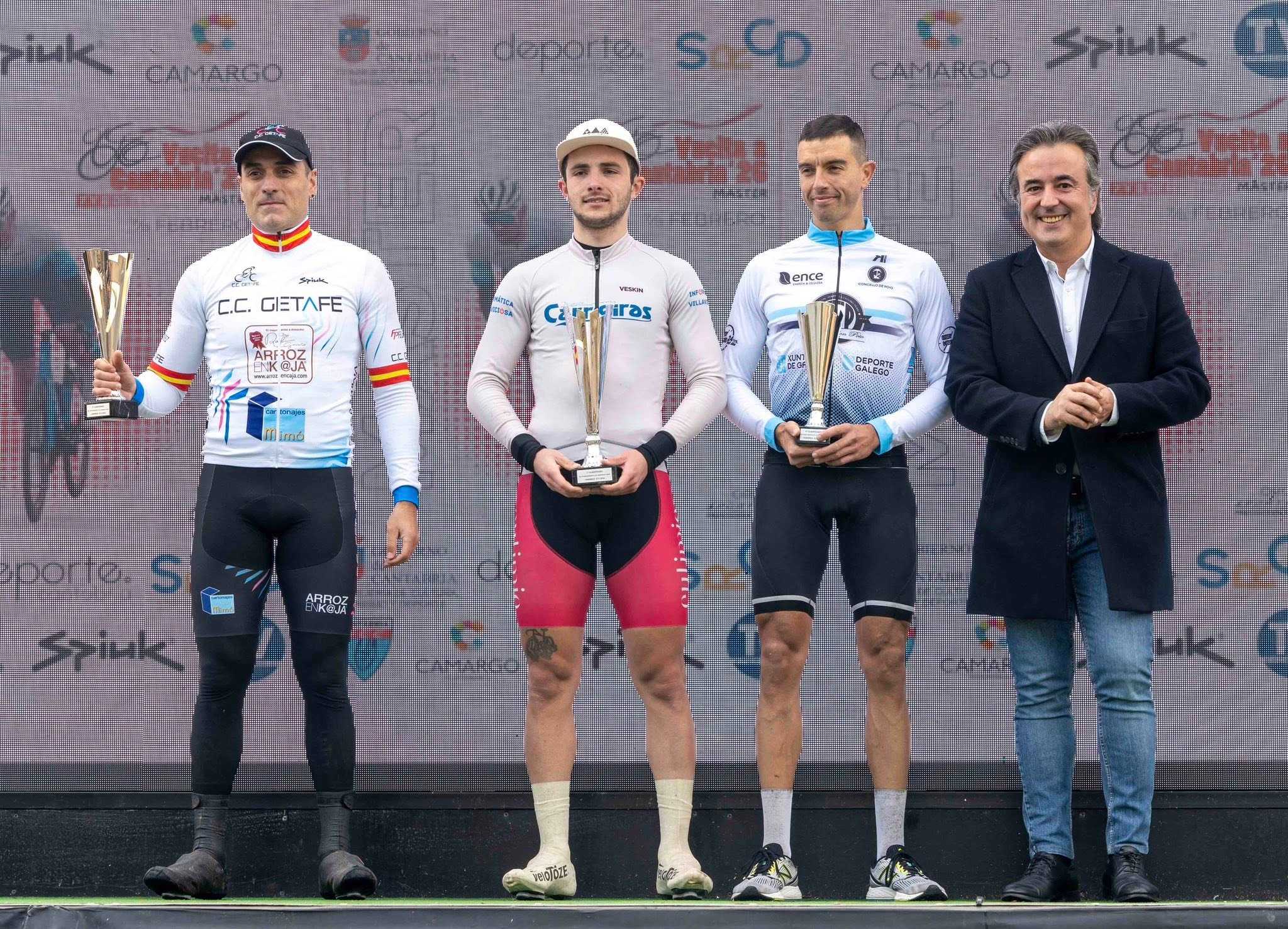 José Antonio Granda gana en solitario el Gran Premio Ayuntamiento de Camargo