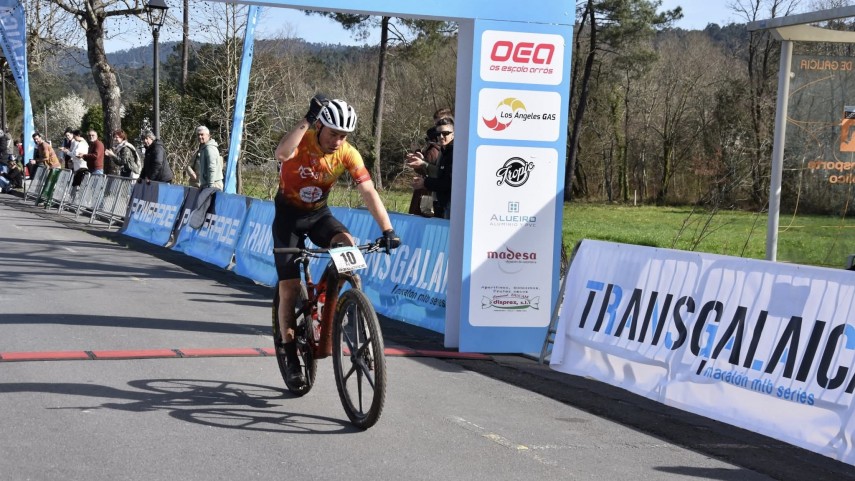 angel-Maneiro-e-Tamara-Seijas-ganan-en-Ames-a-primeira-proba-do-circuito-Transgalaica-2026-