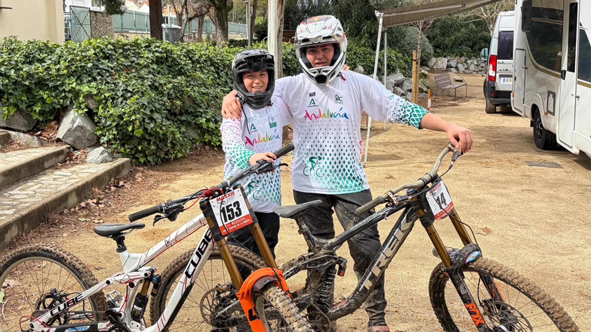 Bayliss-y-Kirchmayer-no-pueden-luchar-por-el-podio-en-el-Nacional-de-DH