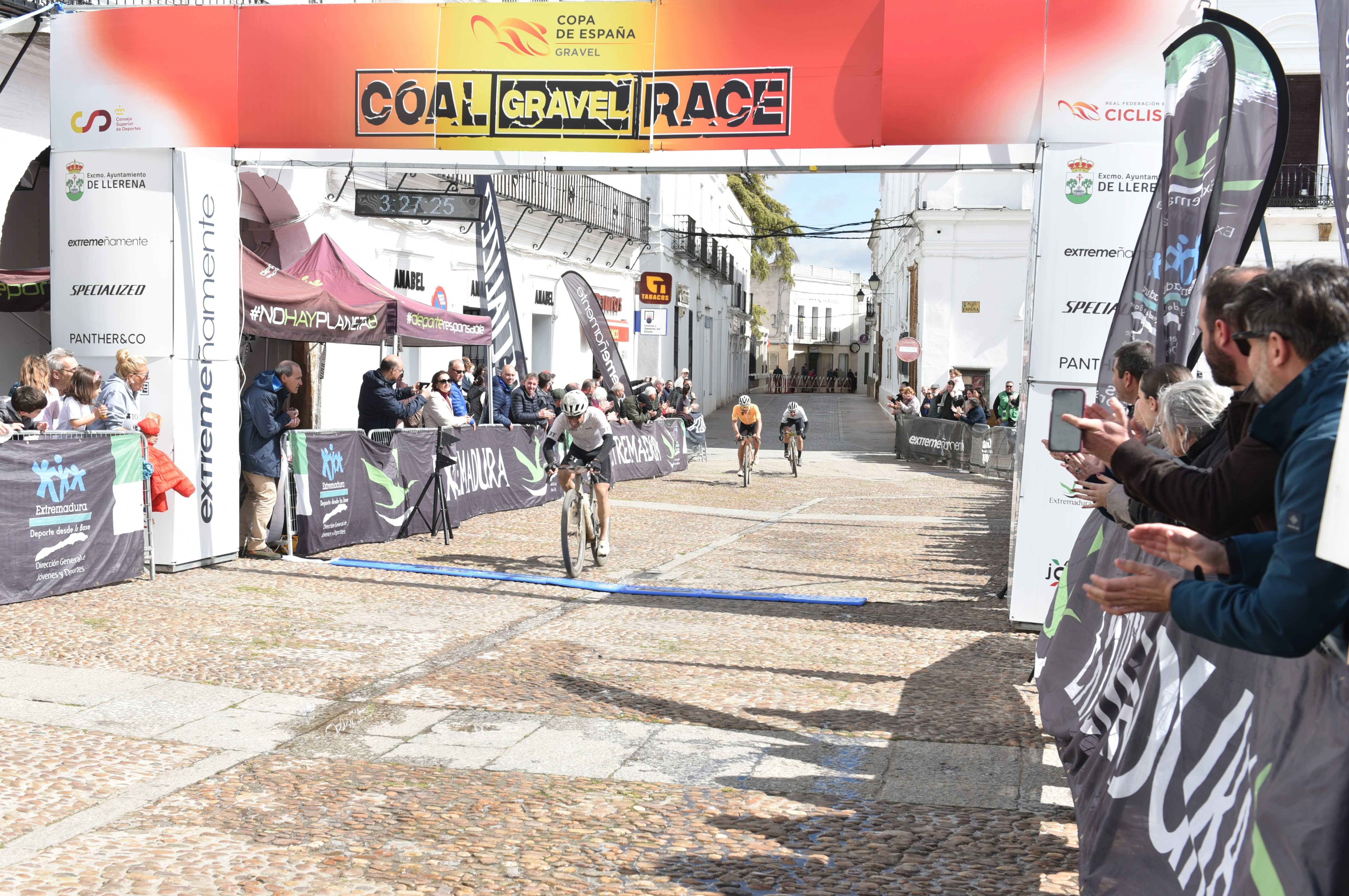 Alejandro Ropero y Sandra Alonso vencen en una emocionante Coal Gravel Race de Llerena