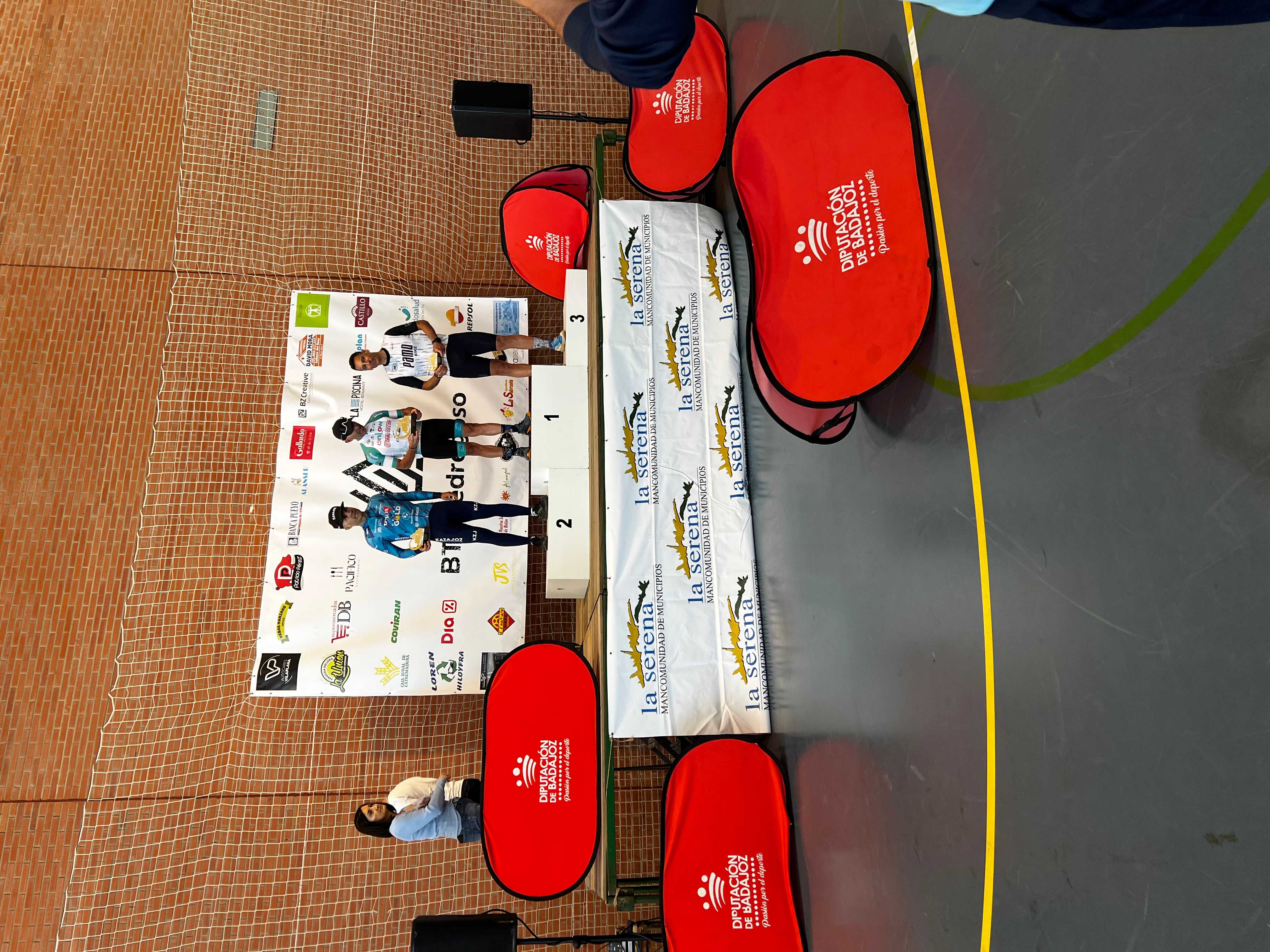 JAIME MORENO Y CRISTINA BARRADO SE IMPONEN EN EL OPEN DE EXTREMADURA XCMM EN CABEZA DEL BUEY