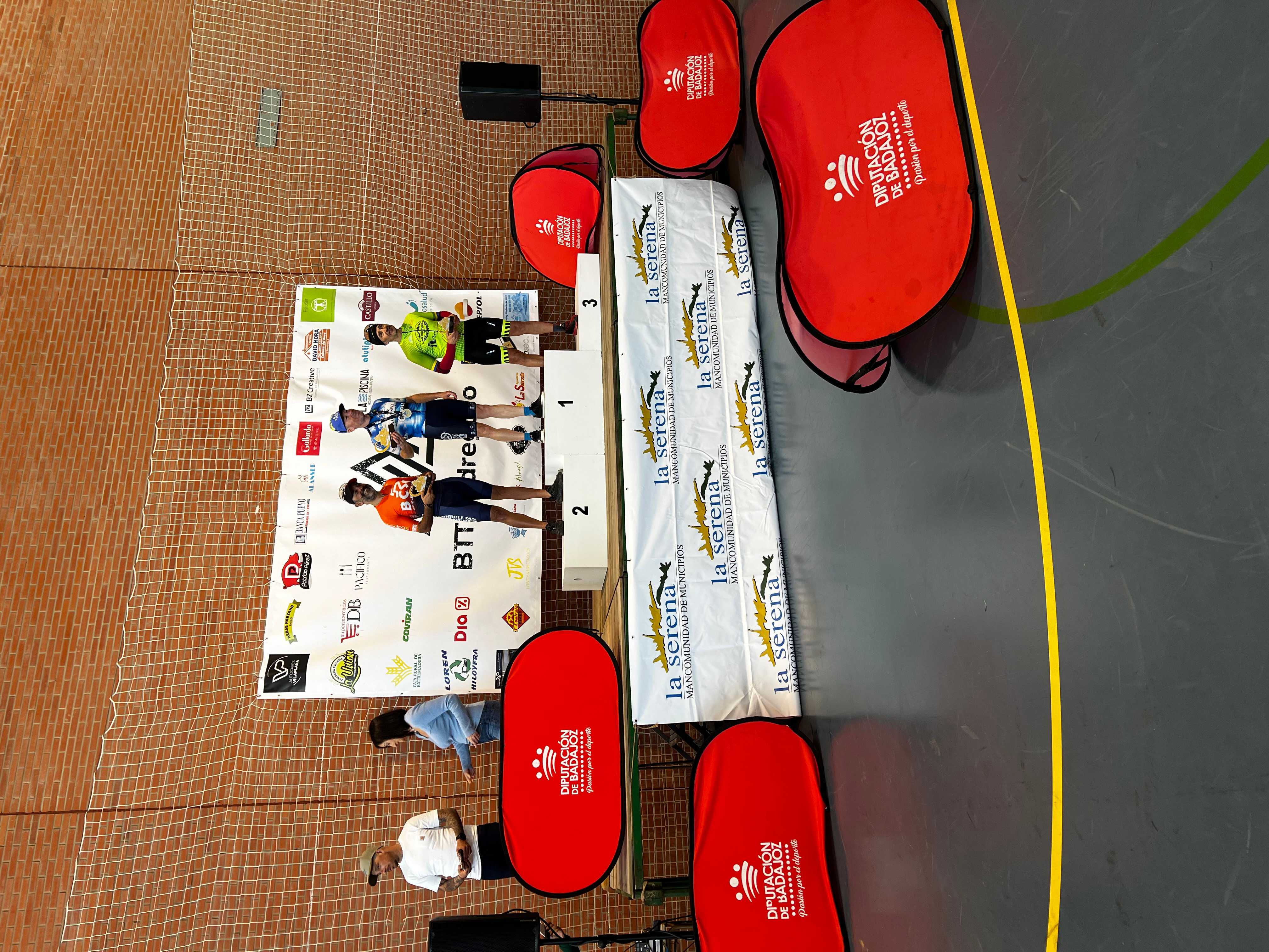 JAIME MORENO Y CRISTINA BARRADO SE IMPONEN EN EL OPEN DE EXTREMADURA XCMM EN CABEZA DEL BUEY