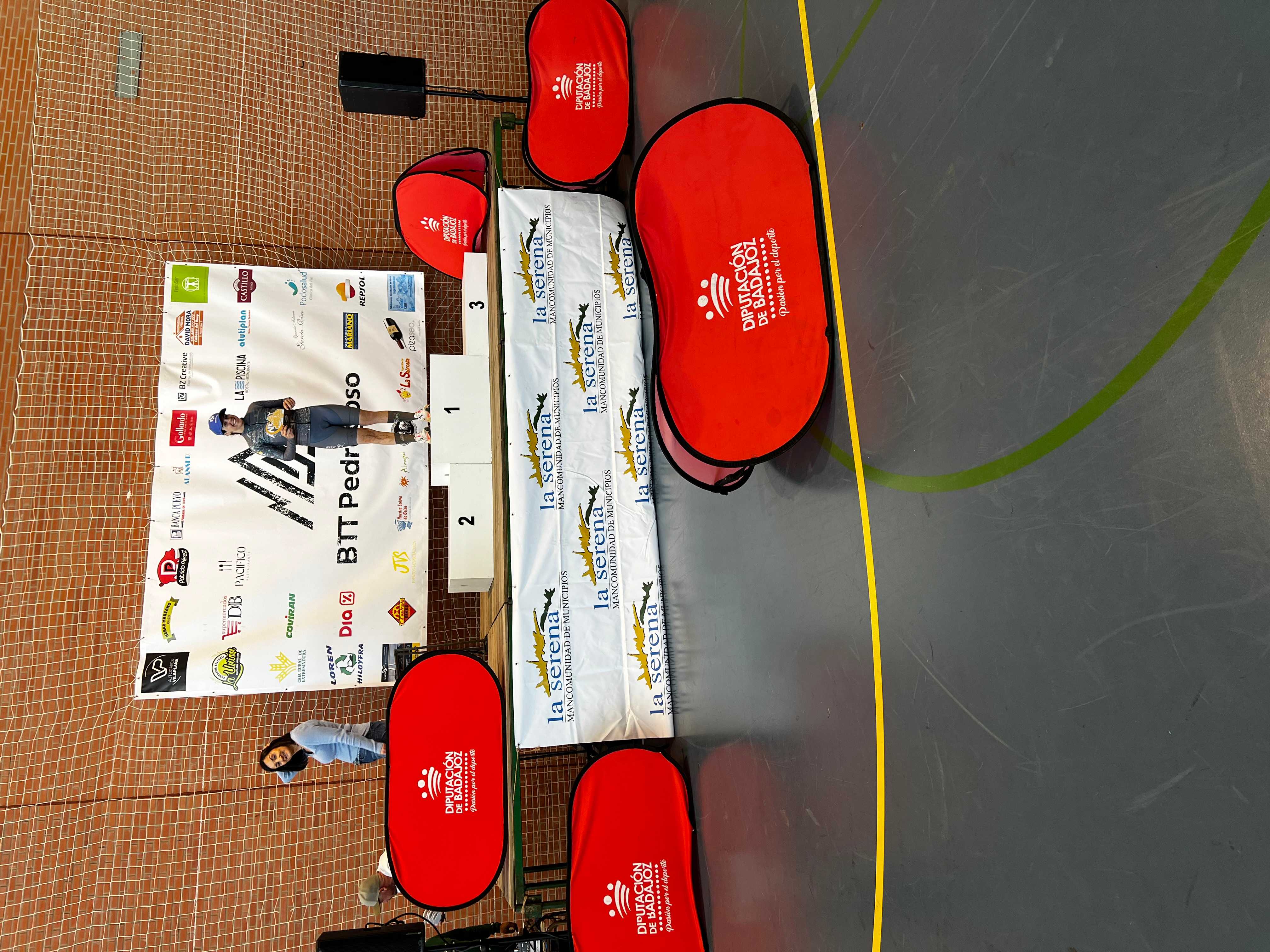 JAIME MORENO Y CRISTINA BARRADO SE IMPONEN EN EL OPEN DE EXTREMADURA XCMM EN CABEZA DEL BUEY