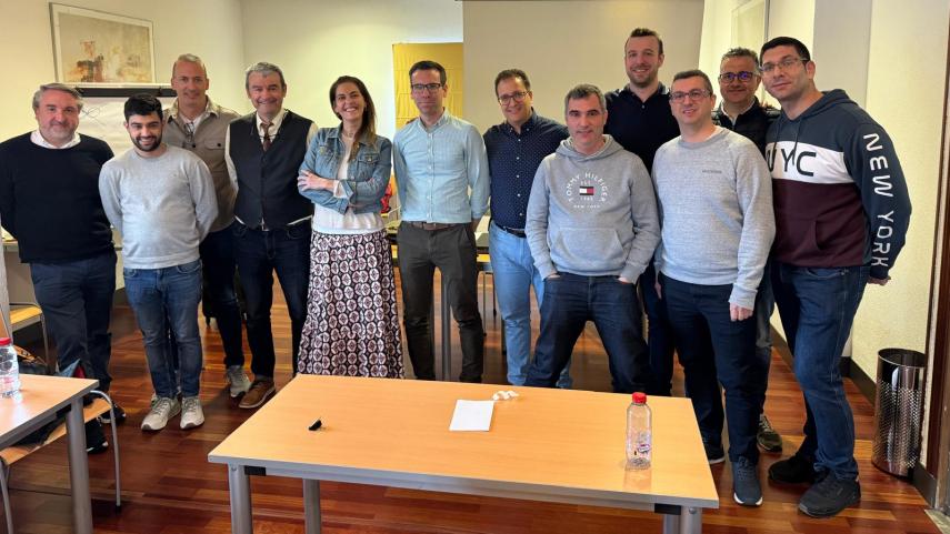 El-Comite-Tecnico-de-arbitros-evalua-a-los-candidatos-para-el-curso-de-ascenso-a-comisario-internacional-UCI