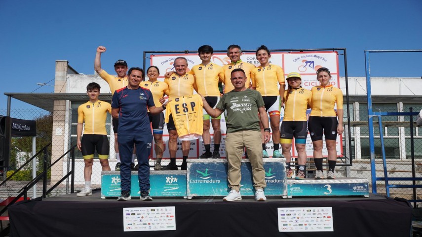 Raul-Rodriguez-y-Maria-Reyes-Murillo-se-imponen-en-la-Titan-de-los-Rios-de-Copa-de-Espana-de-XCM
