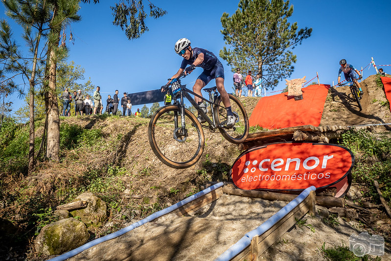 Lara Lois e Jorge Aguín impoñen o seu punto en Armenteira