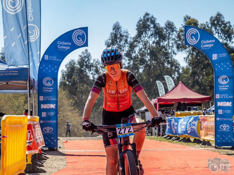 Lara Lois e Jorge Aguín impoñen o seu punto en Armenteira
