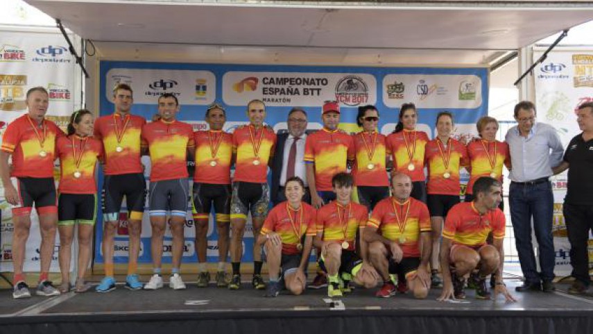 Ismael-Ventura-y-Natalia-Fischer-campeones-de-Espana-de-BTT-Maraton